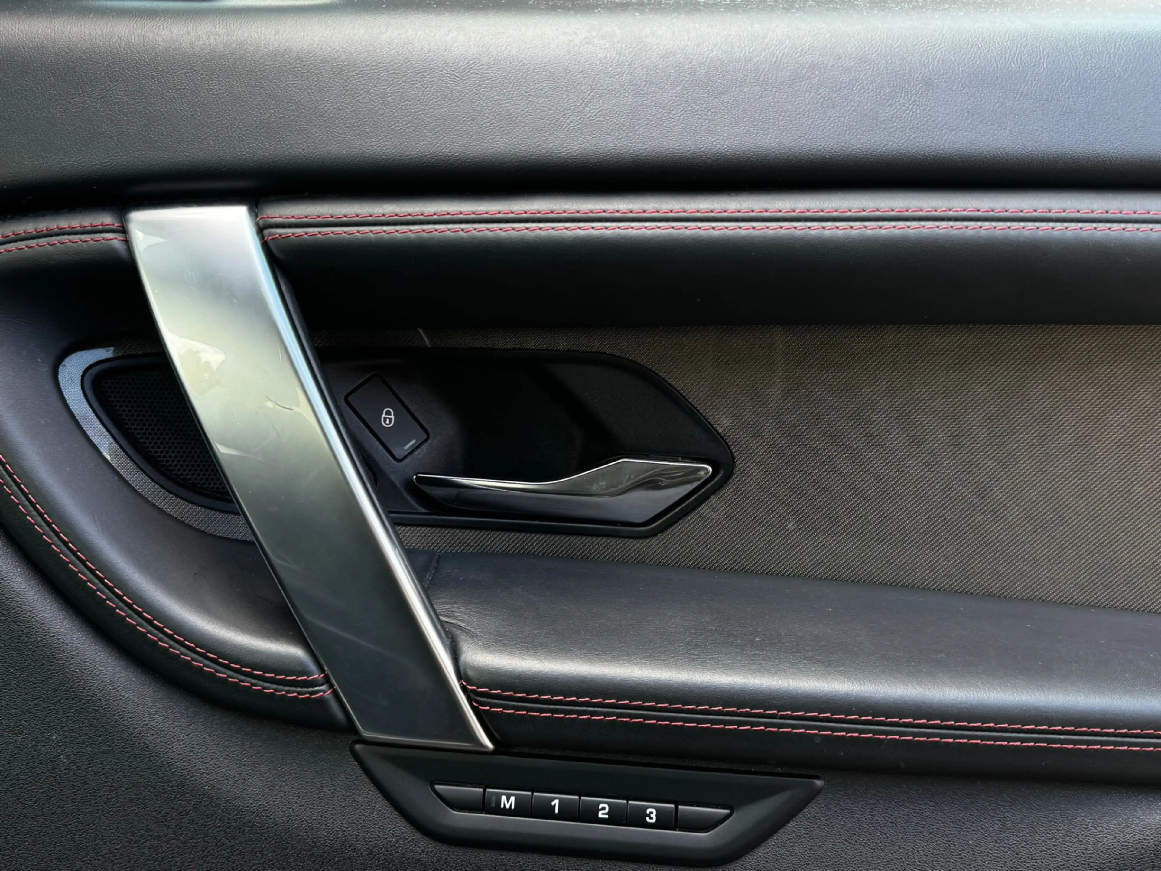 Land Rover Discovery Sport P300e 309PK R-Dynamic HSE Pano Head-UP 360 Camera — photo 37