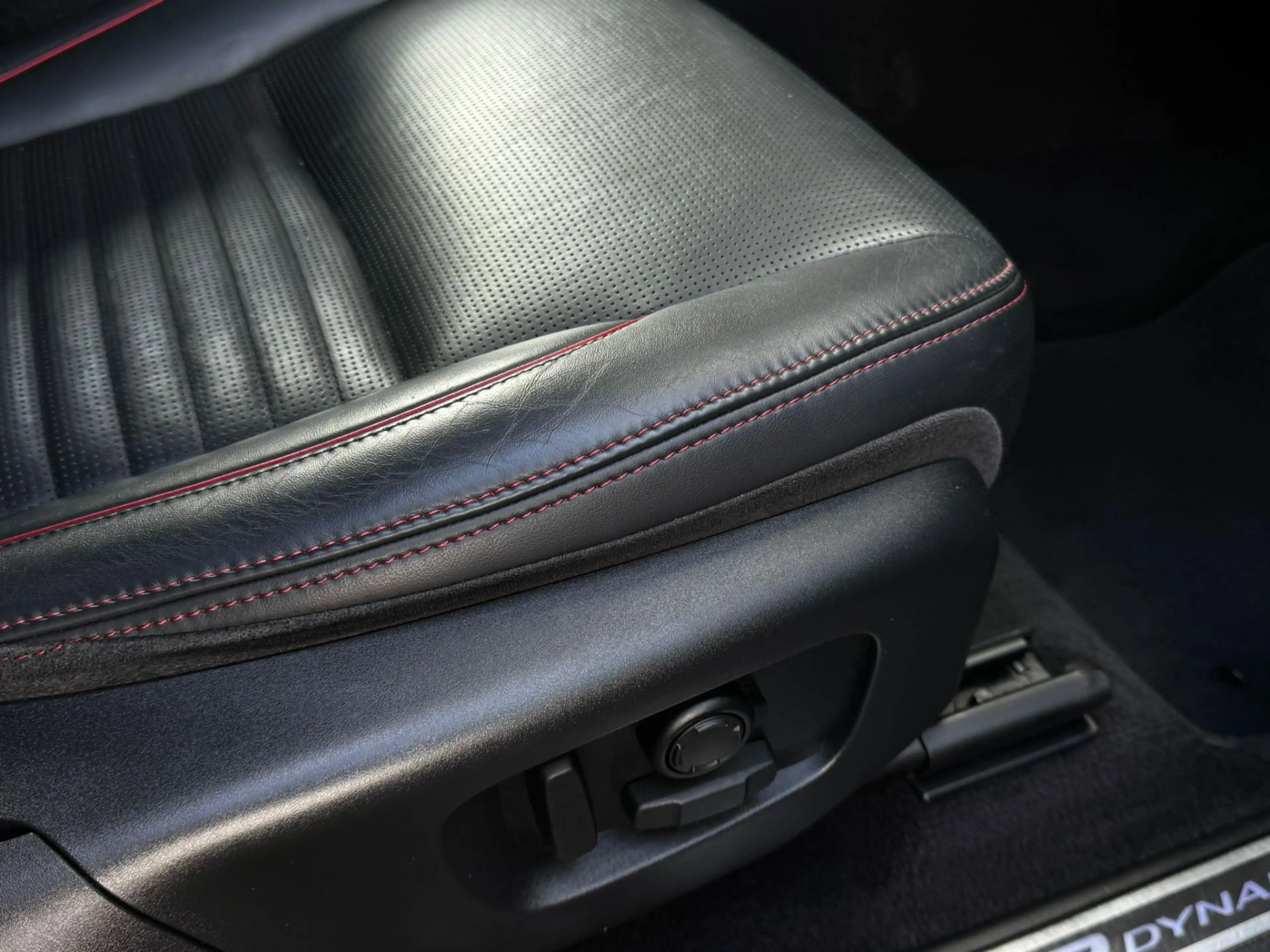 Land Rover Discovery Sport P300e 309PK R-Dynamic HSE Pano Head-UP 360 Camera — photo 17