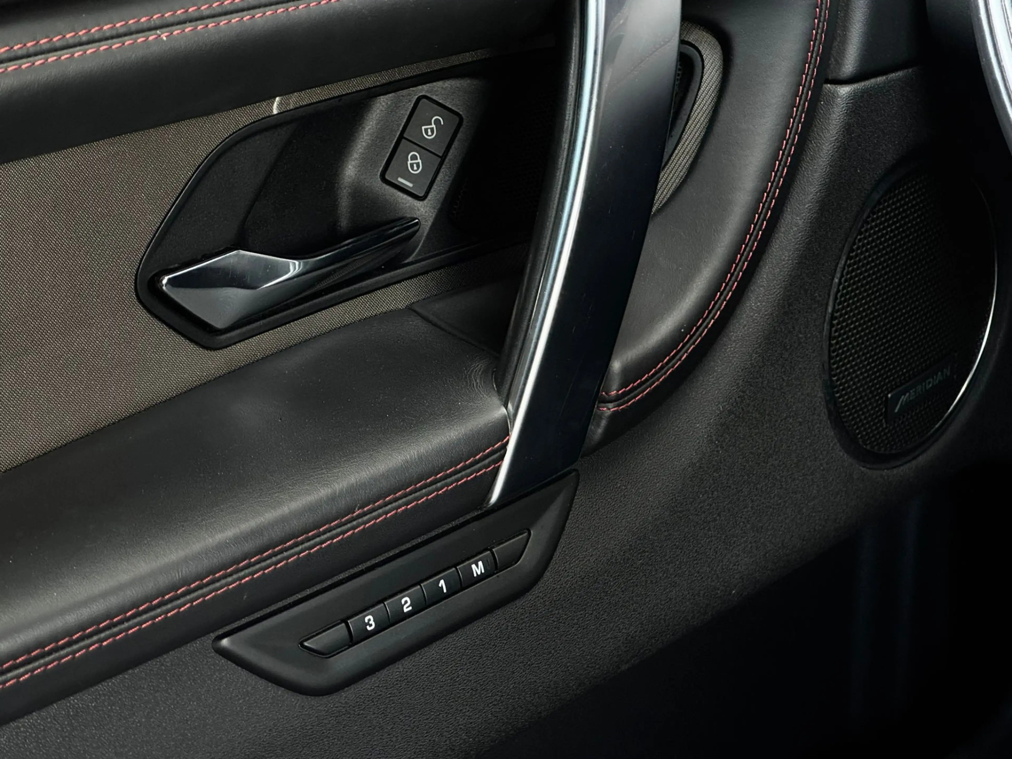 Land Rover Discovery Sport P300e 309PK R-Dynamic HSE Pano Head-UP 360 Camera — photo 39