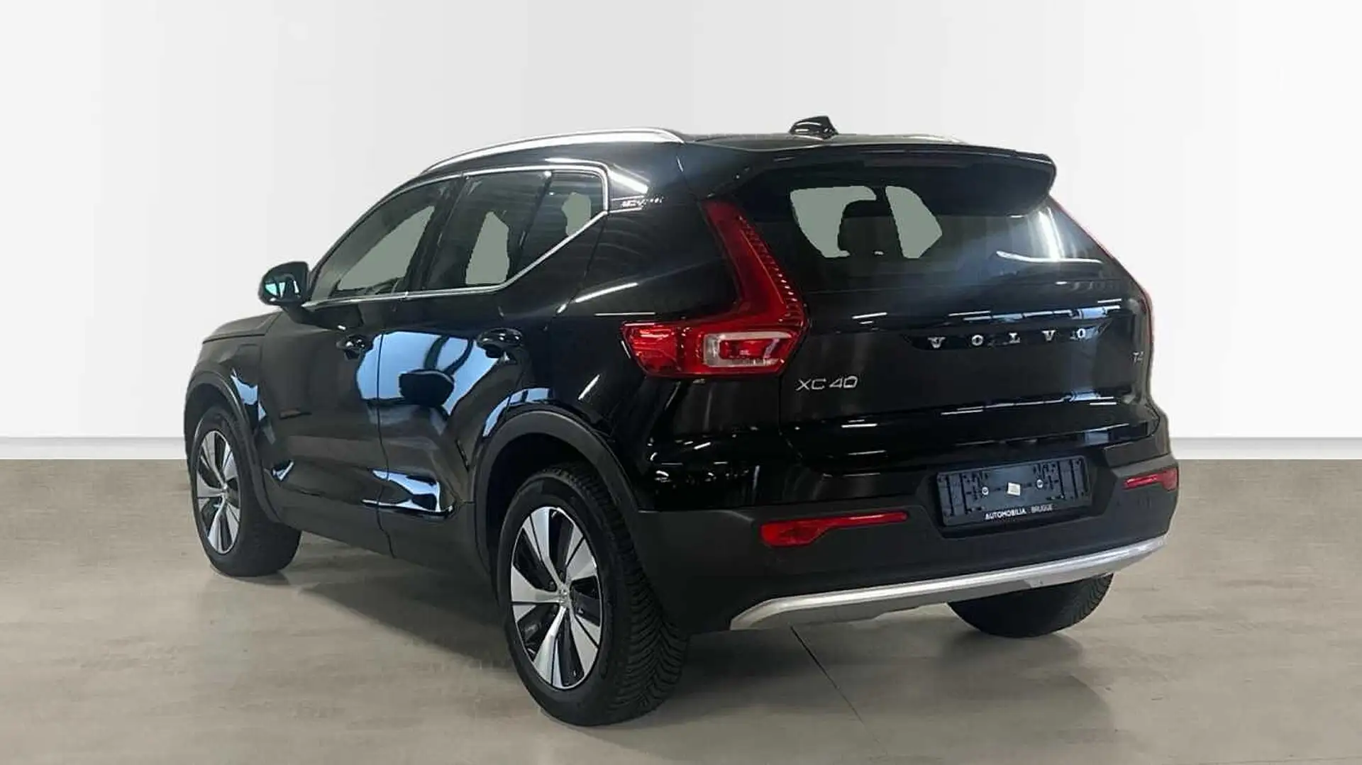 Volvo XC40 Essential Bright T4 Hybride | Camera | Park Assist Zwart - 2
