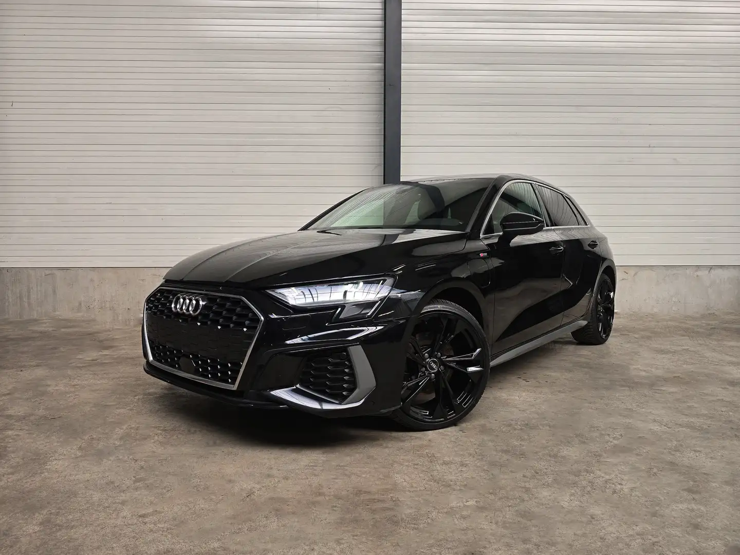 Audi A3 TFSIe✖️19’ S-LINE | BLACK PACK | CARPLAY Noir - 1