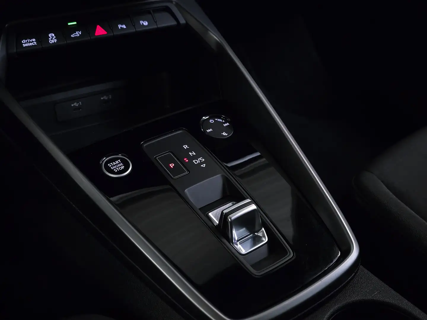 Audi A3 TFSIe✖️19’ S-LINE | BLACK PACK | CARPLAY Noir - 2