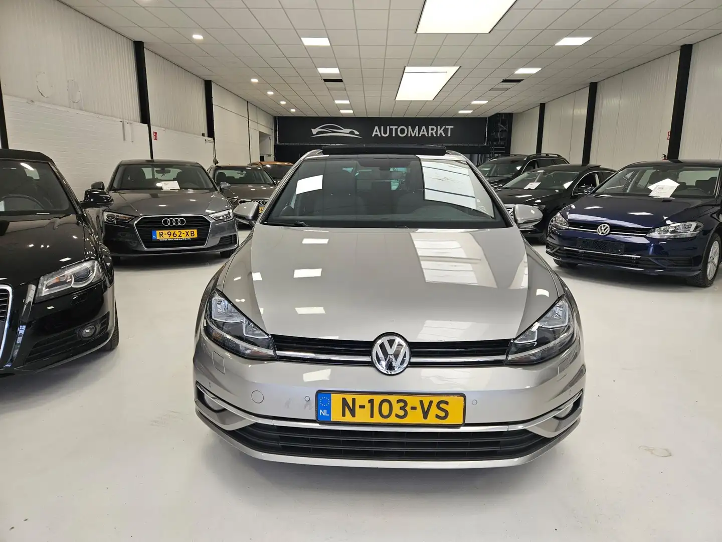 Volkswagen Golf 1.6 TDI Trendline Automaat Panoramadak !! Grau - 1