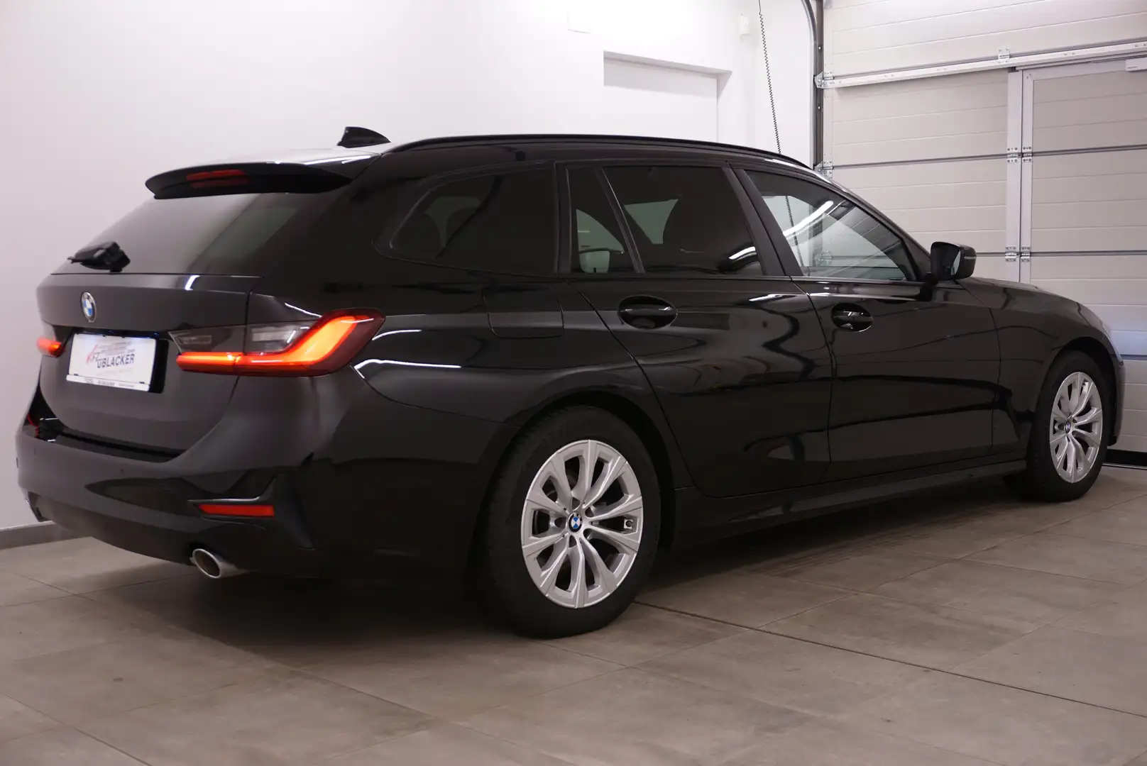 BMW 318 d Sport // M-Lenkrad // Teillederausstattung Schwarz - 2