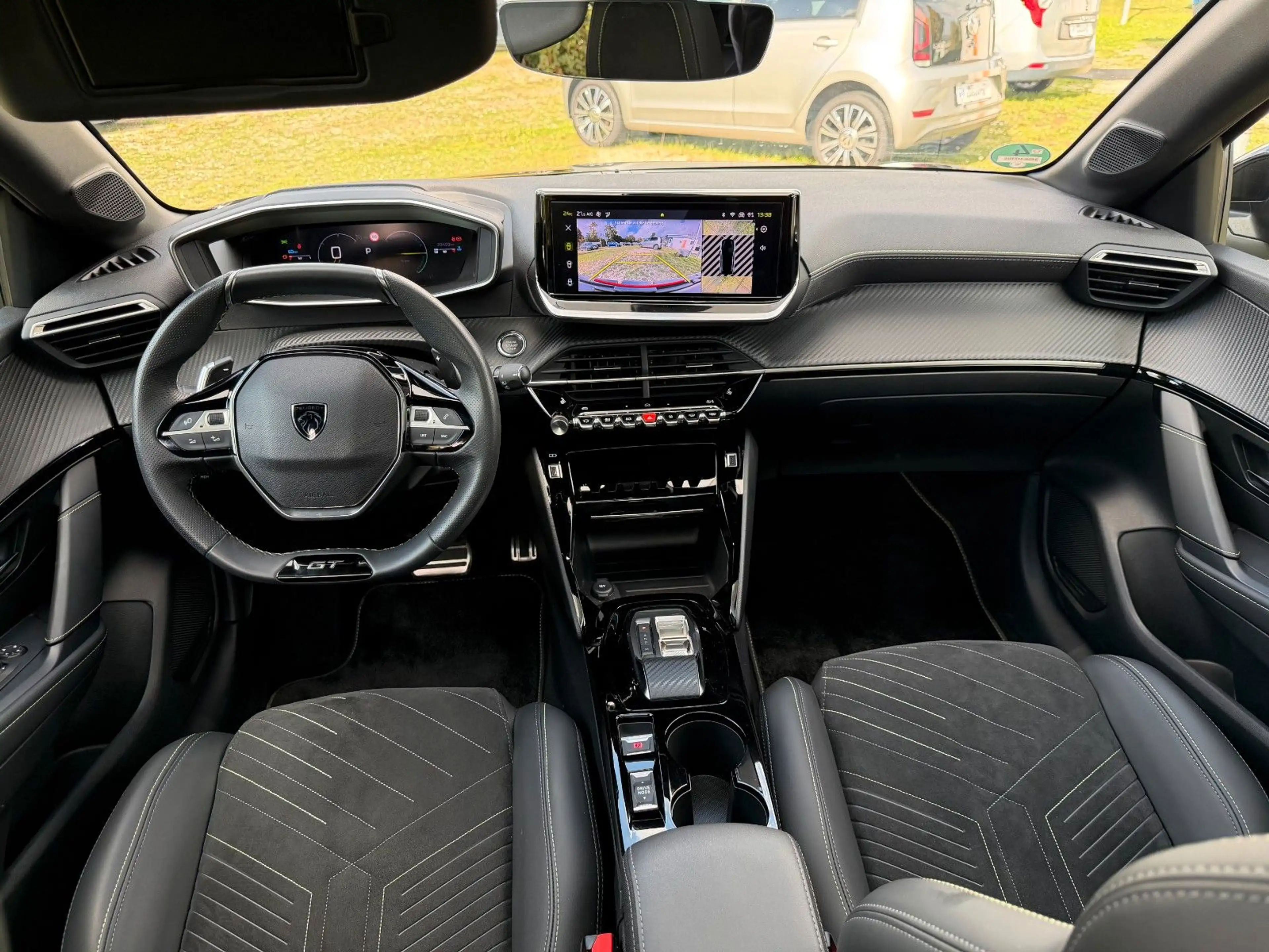 Peugeot 208 GT Hybrid 136 e-DSC6 Automatik — photo 15
