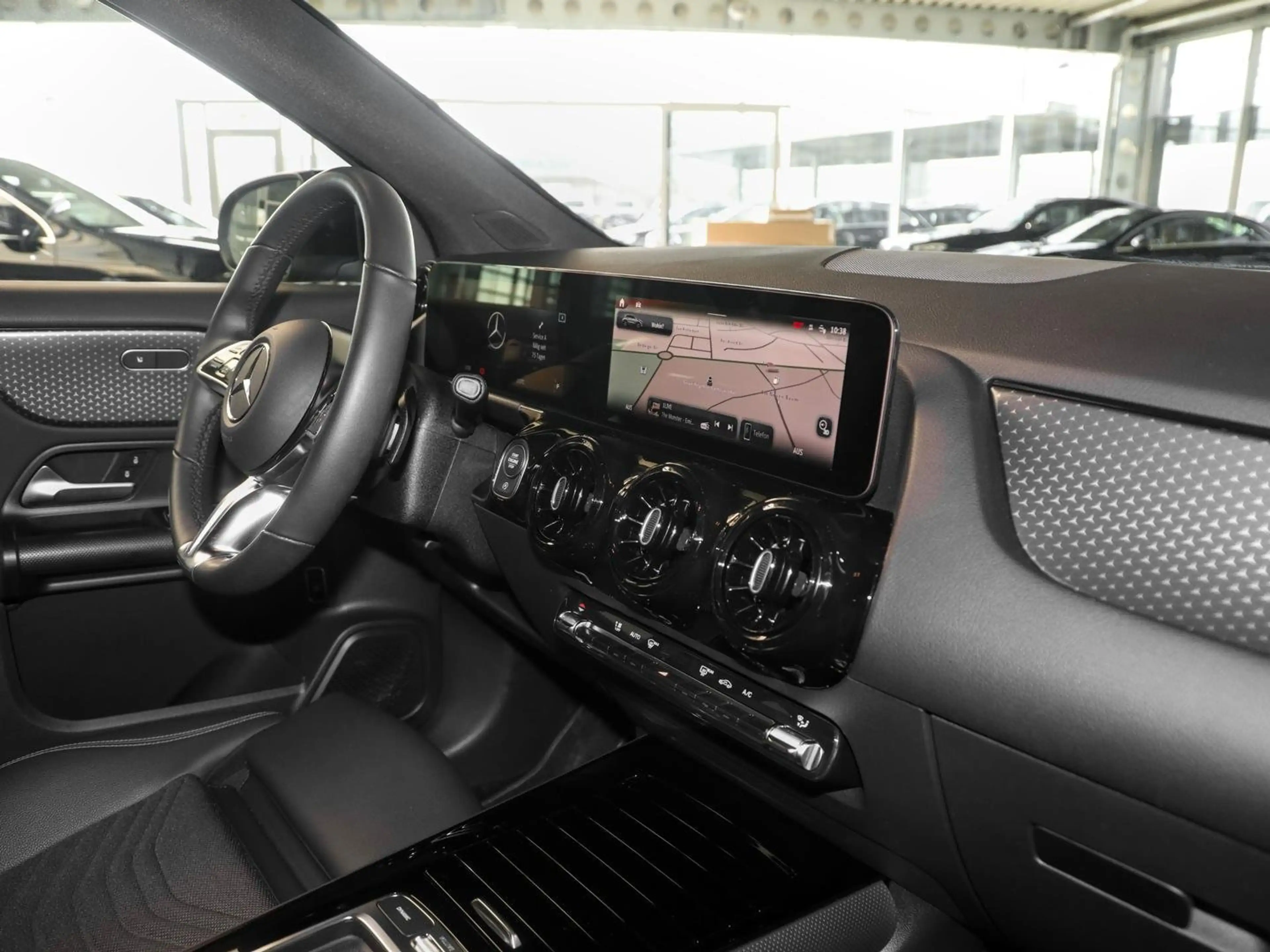 Mercedes-Benz GLA 200 Rückfahrkamera Sitzheizung MBUX-Navi LED — photo 7