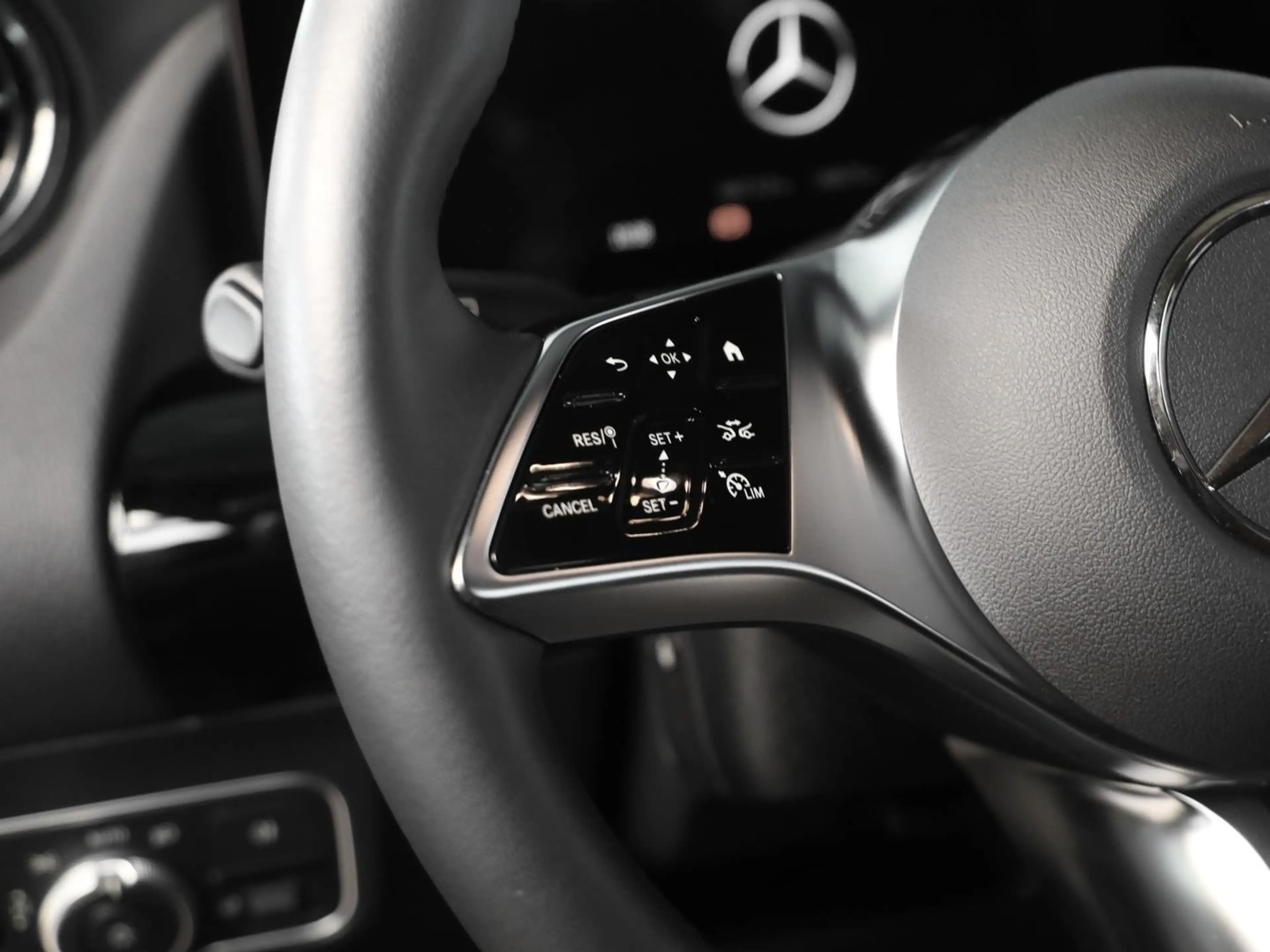 Mercedes-Benz GLA 200 Rückfahrkamera Sitzheizung MBUX-Navi LED — photo 15