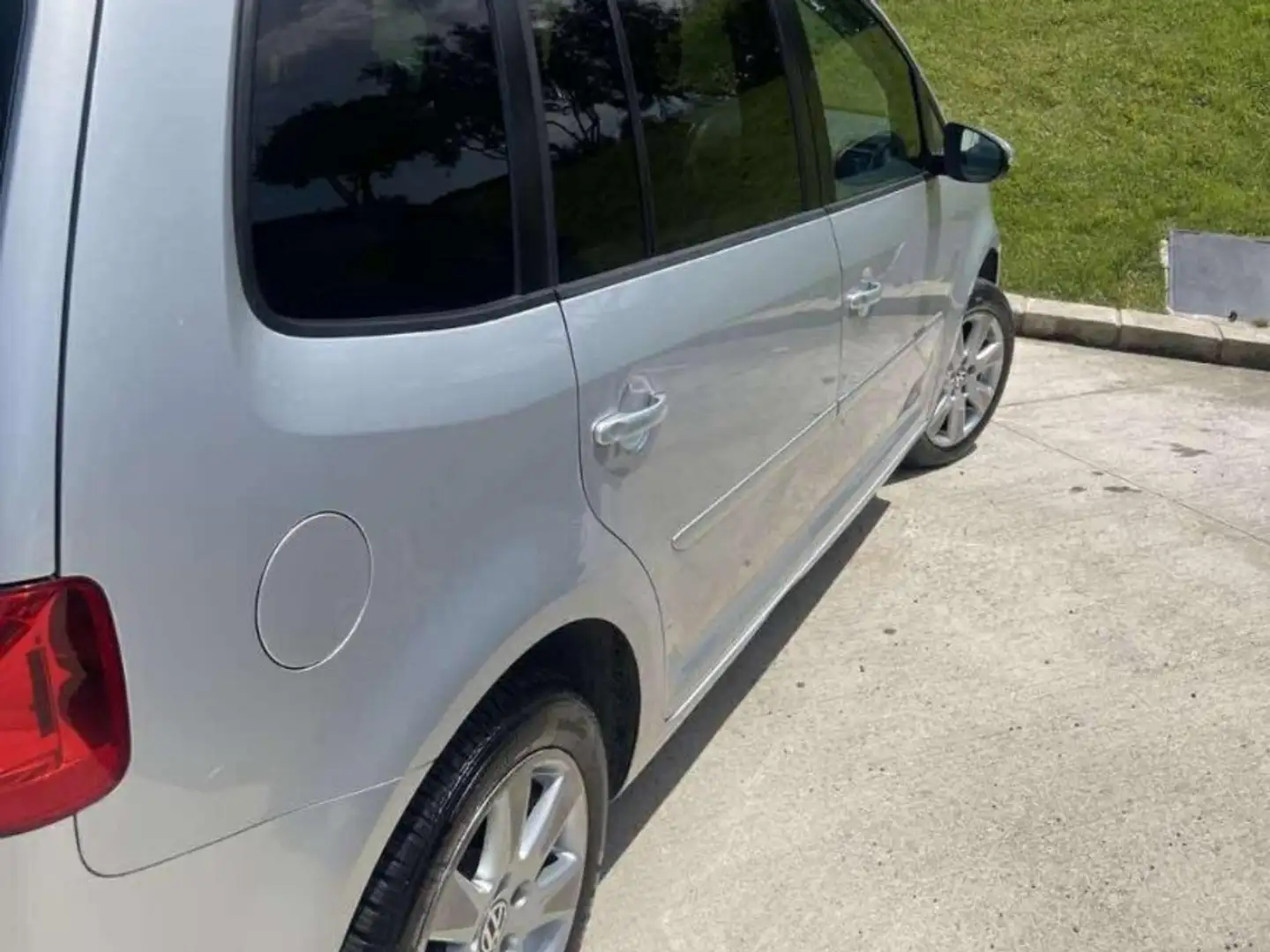 Volkswagen Touran 1.4 TGI BlueMotion Highline Argento - 2