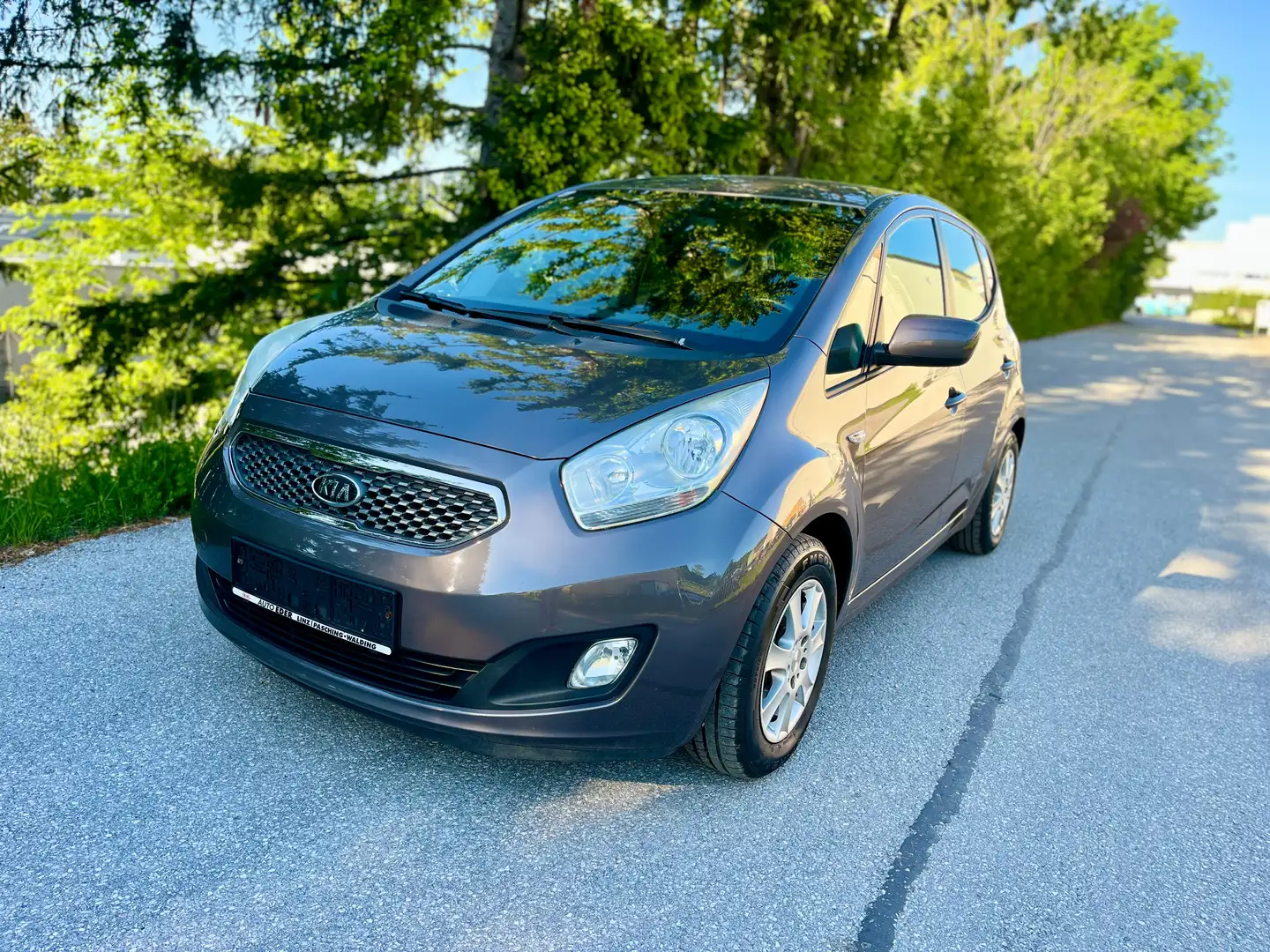 Kia Venga 1,6 CVVT Active Pro Automatik 1 Besizer neues Pick Gris - 1