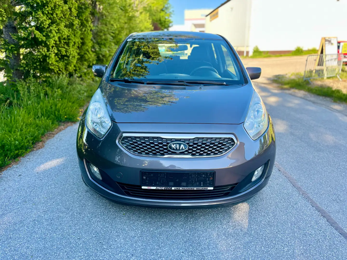 Kia Venga 1,6 CVVT Active Pro Automatik 1 Besizer neues Pick Gris - 2