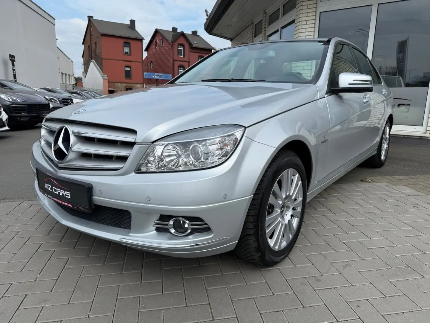 Mercedes-Benz C 180 CGI Lim. NAVI KLIMA PDC SHZ AUTOMATIK Silber - 1