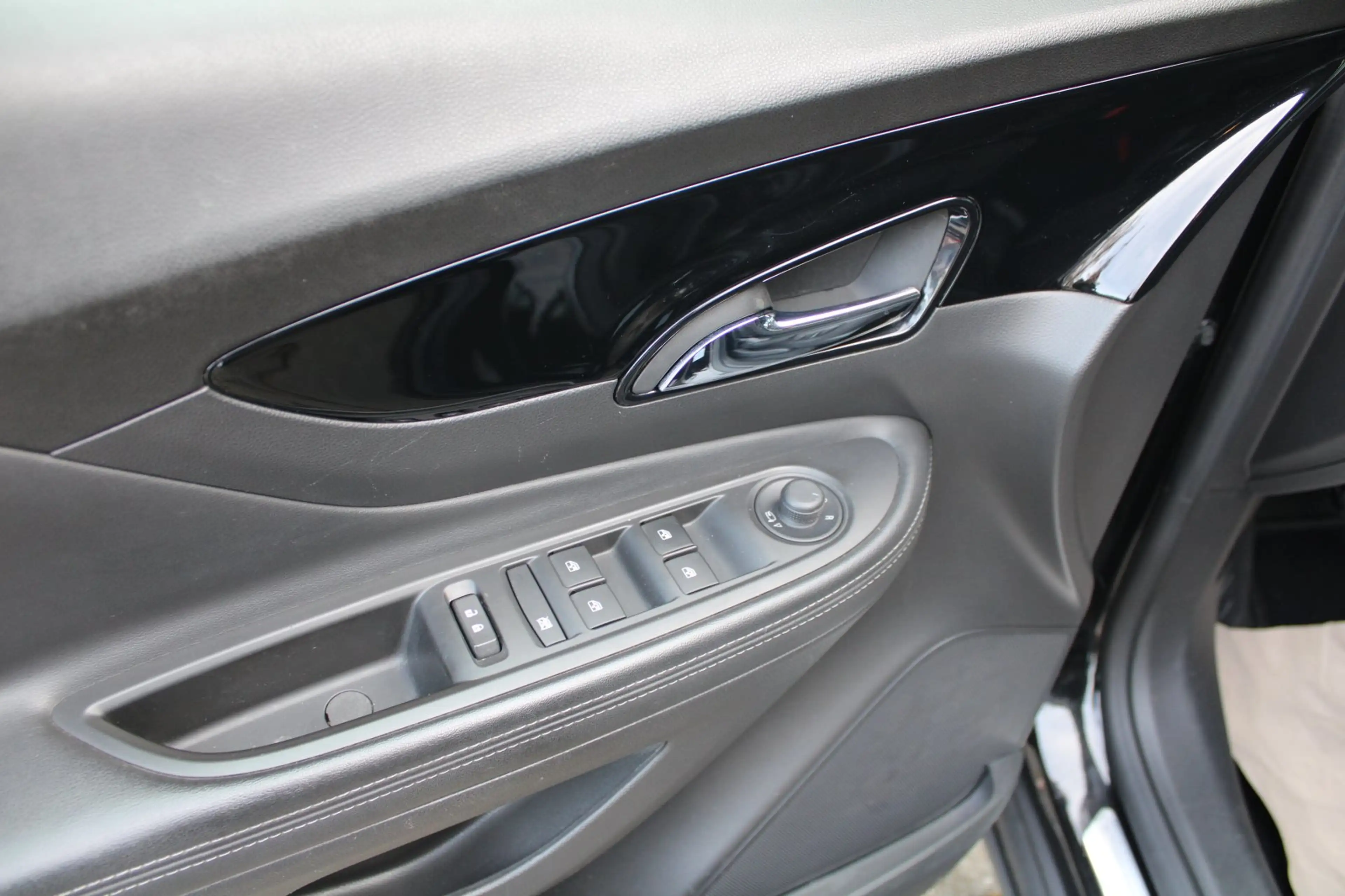 Opel Mokka X 1.6 D Innovation Teilleder LED Navigation Sitzhzg — photo 5