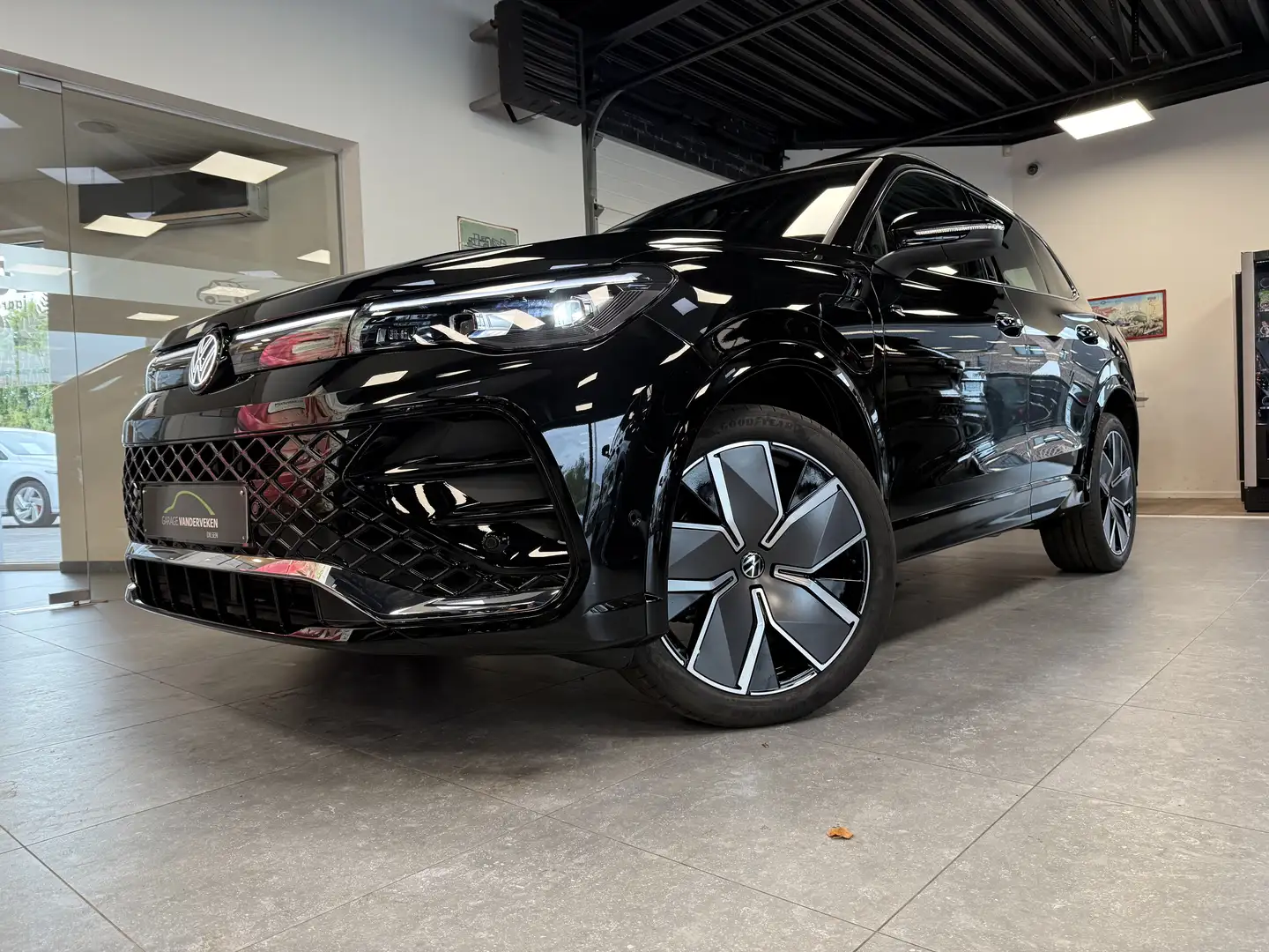 Volkswagen Tiguan Tiguan 1.5 PHEV Hybrid OPF DSG R-Line Pano-dak ! Grau - 2