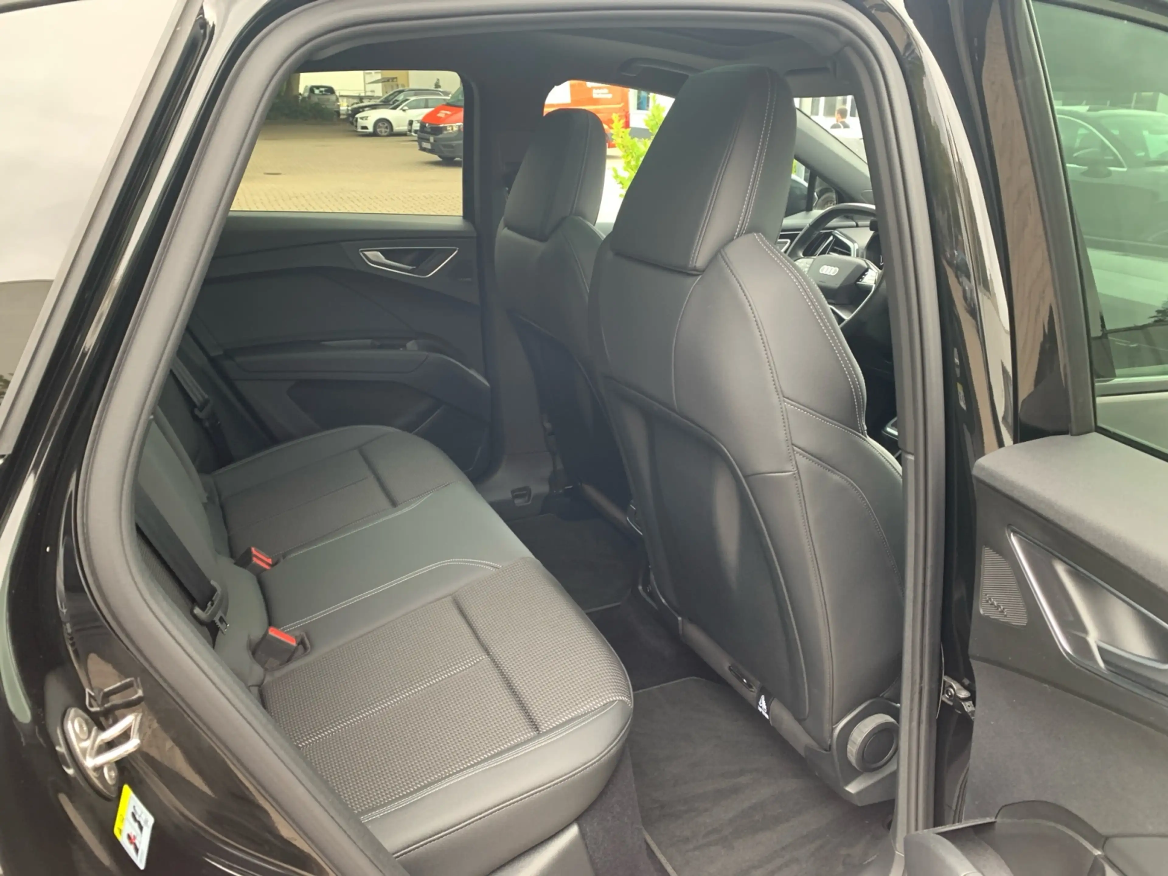 Audi Q4 e-tron Sportback 40 S line-EX PANO MATRIX NAV SONOS APP — photo 13