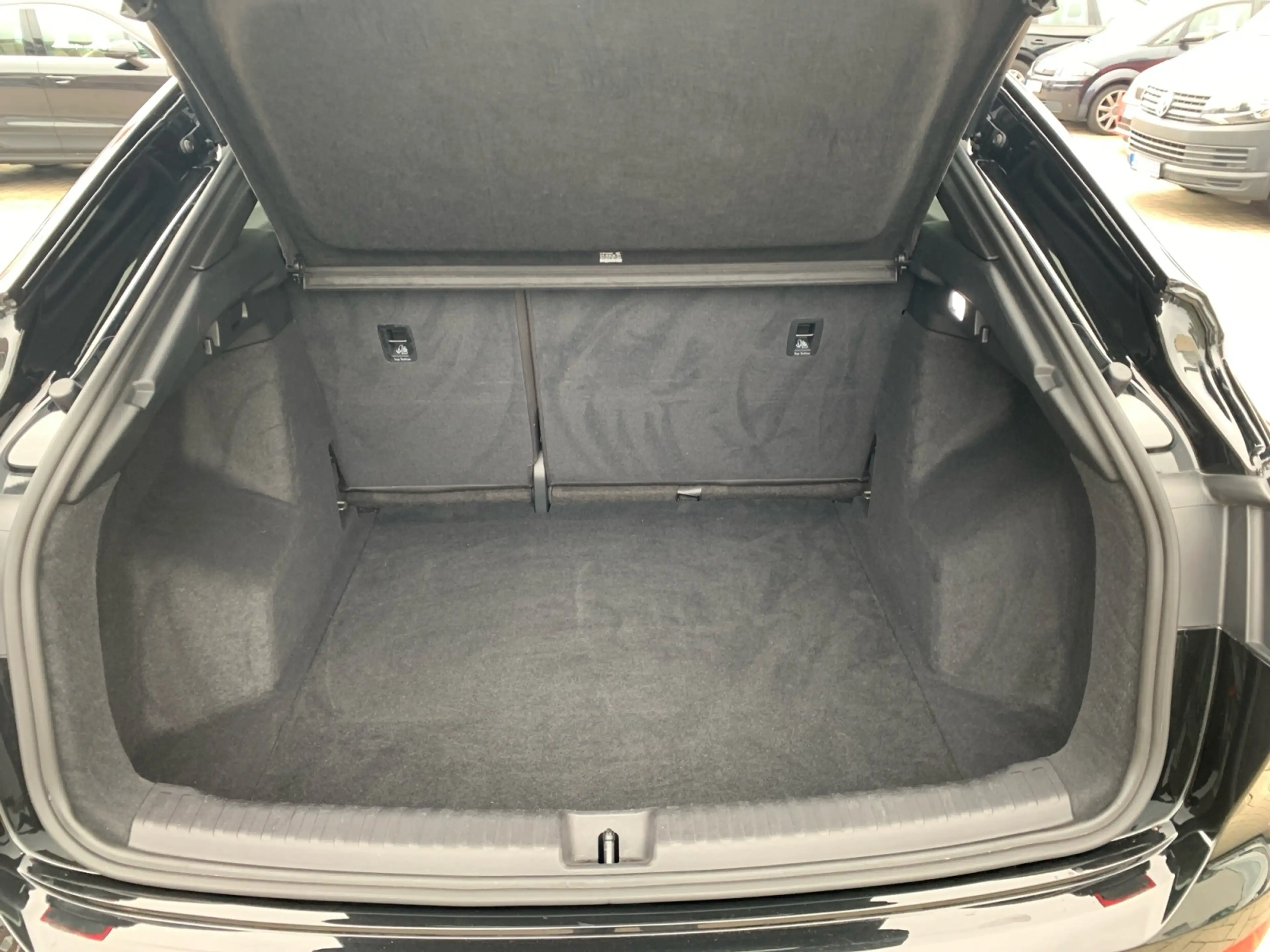 Audi Q4 e-tron Sportback 40 S line-EX PANO MATRIX NAV SONOS APP — photo 12
