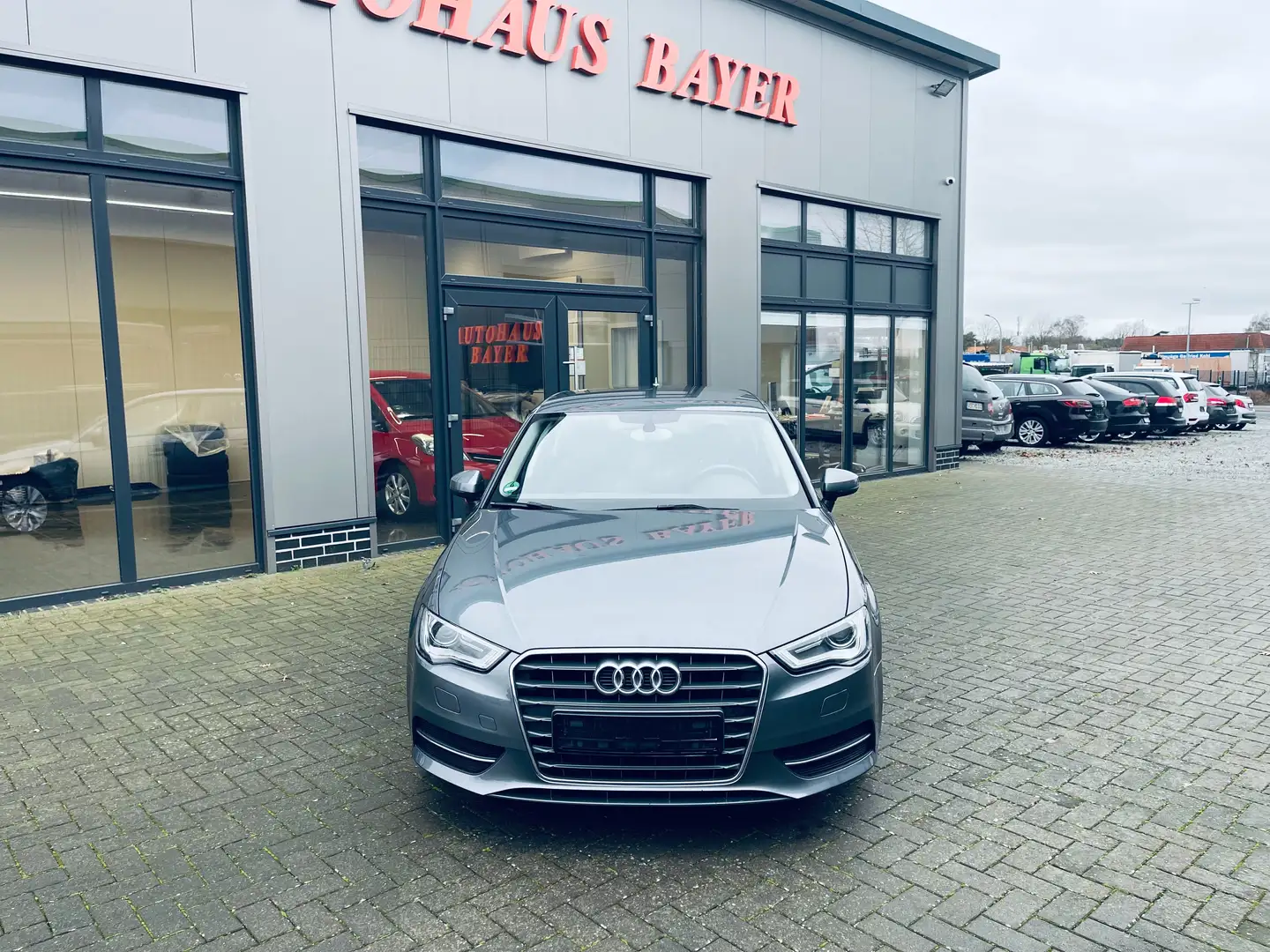 Audi A3 attraction Grau - 1