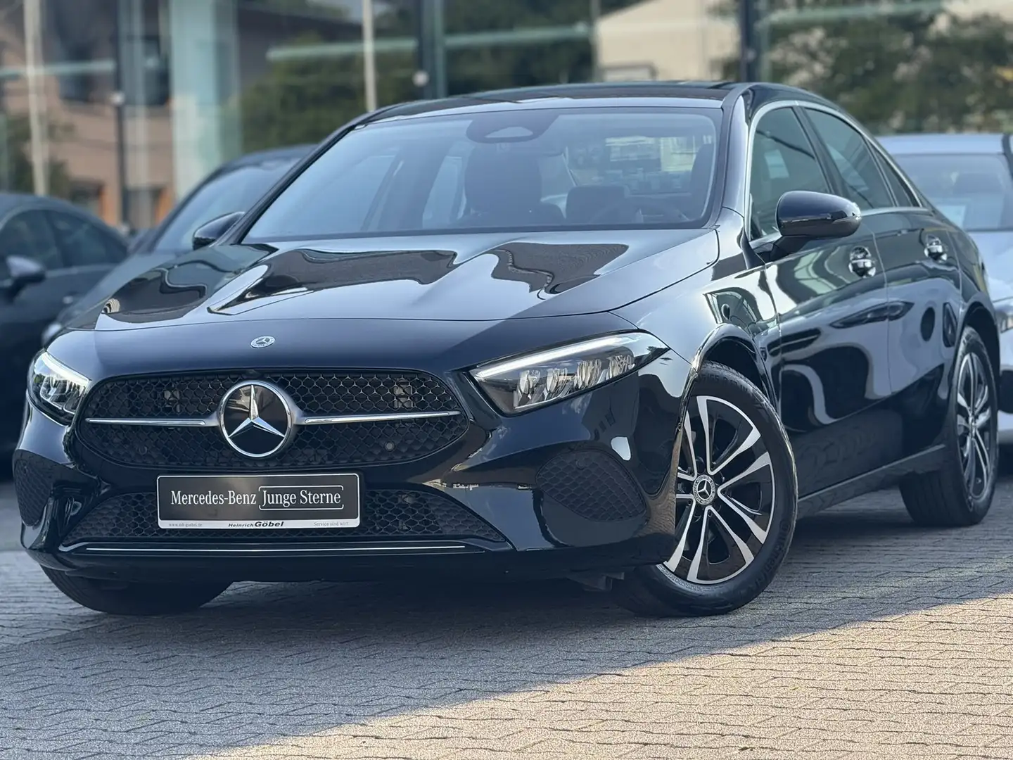 Mercedes-Benz A 180 A180 Lim. PROGRESSIVE*KAMERA*LED*LENKRADHEIZUNG* Schwarz - 1
