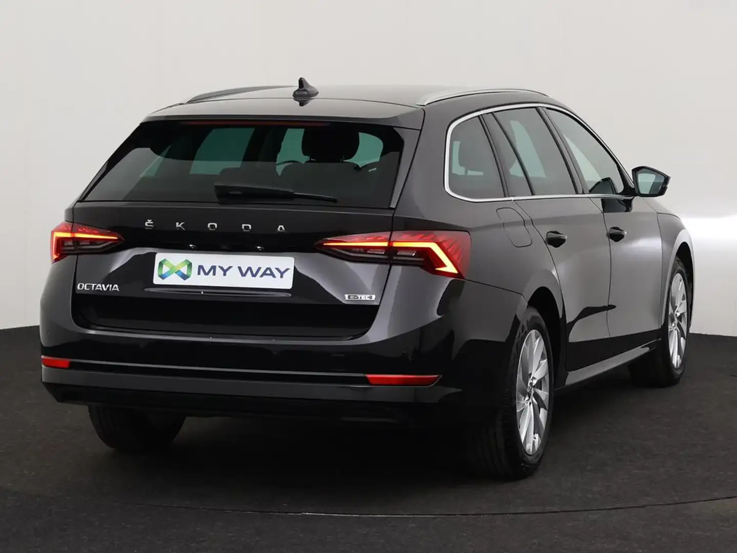 Skoda Octavia CLEVER 1.0 TSI m-HEV 110 PK DSG-7 / Cruise Control Schwarz - 2