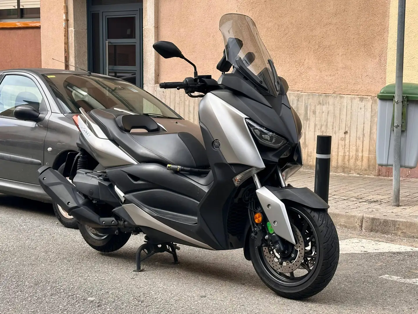 Yamaha X-Max 400 Gris - 1