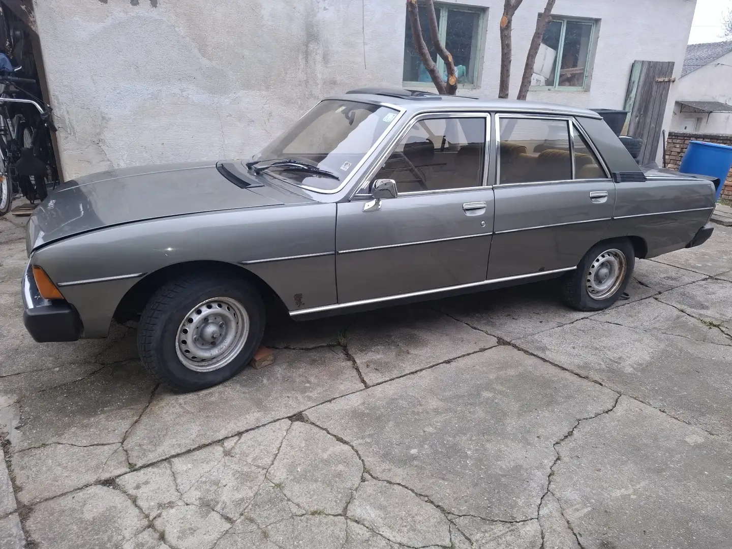 Peugeot 604 - 2