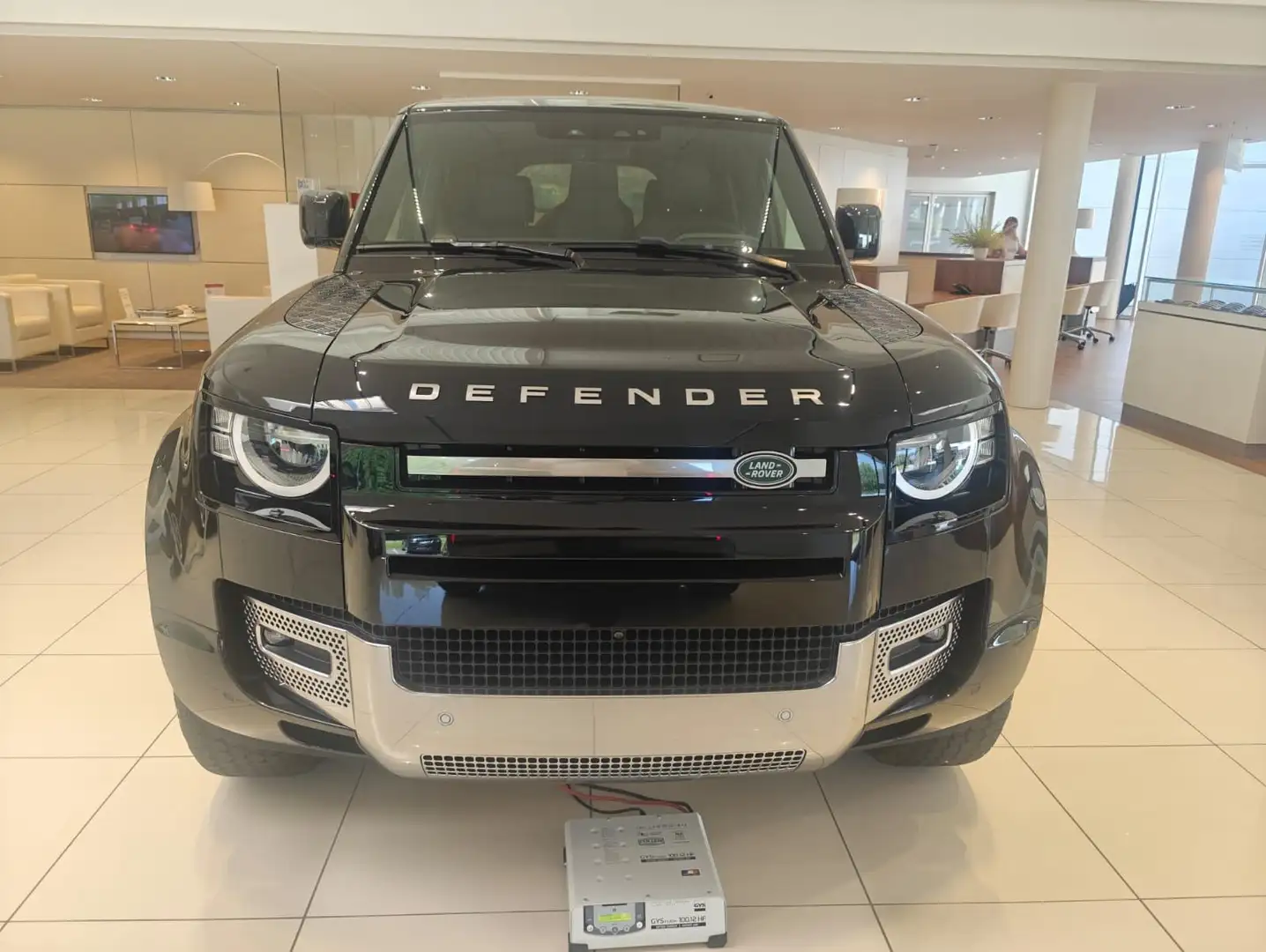 Land Rover Defender 110 D200 S Zwart - 2