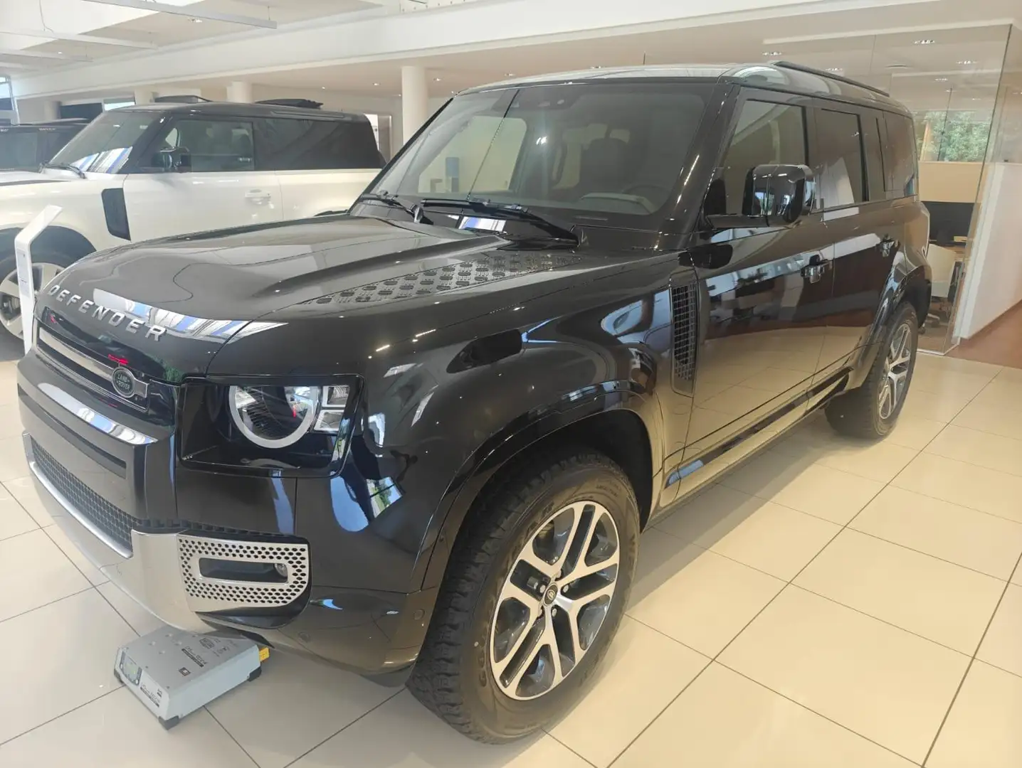 Land Rover Defender 110 D200 S Zwart - 1