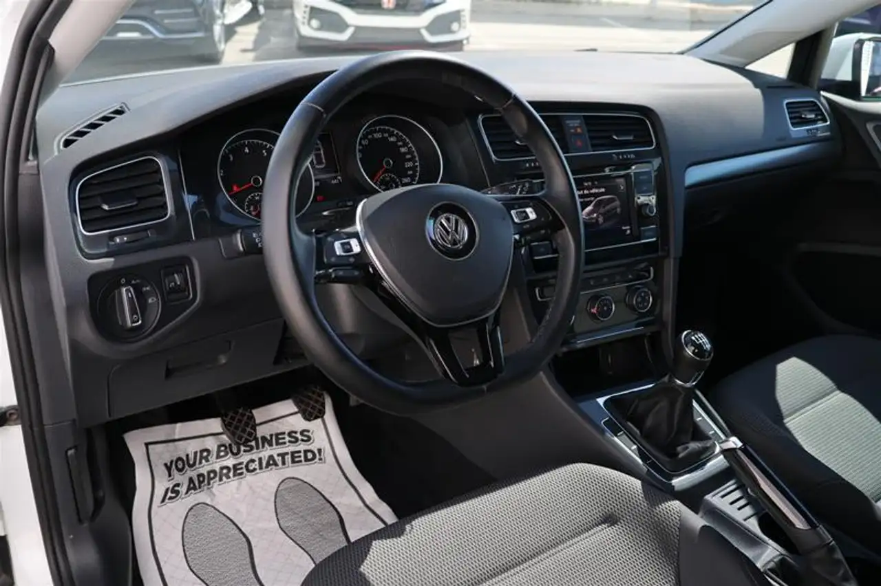 Volkswagen Golf снимка Volkswagen Golf