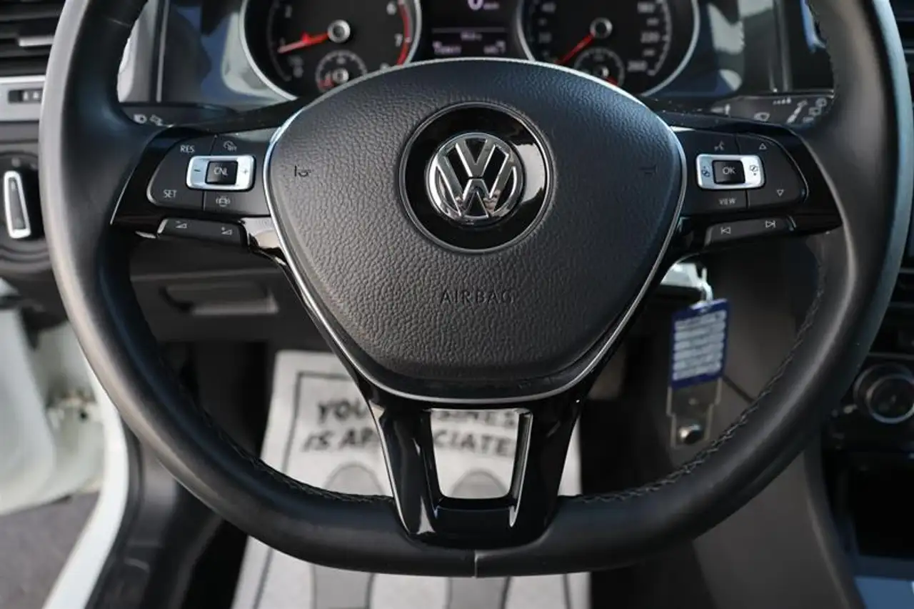 Volkswagen Golf снимка Volkswagen Golf