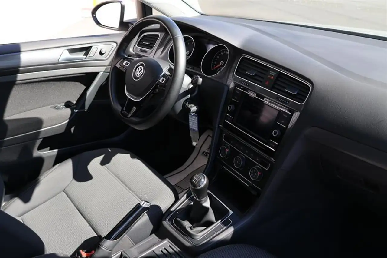 Volkswagen Golf снимка Volkswagen Golf
