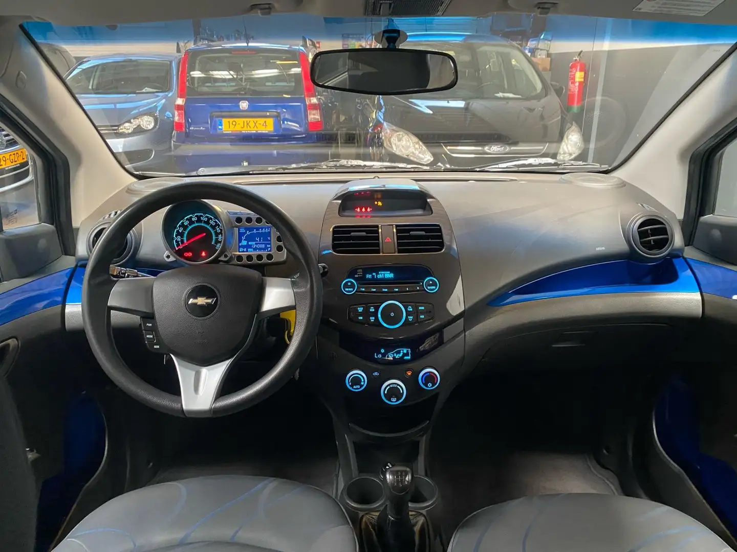 Chevrolet Spark 1.2 16V LT |AIRCO | TREKHAAK | PDC | NAP | Grijs - 2