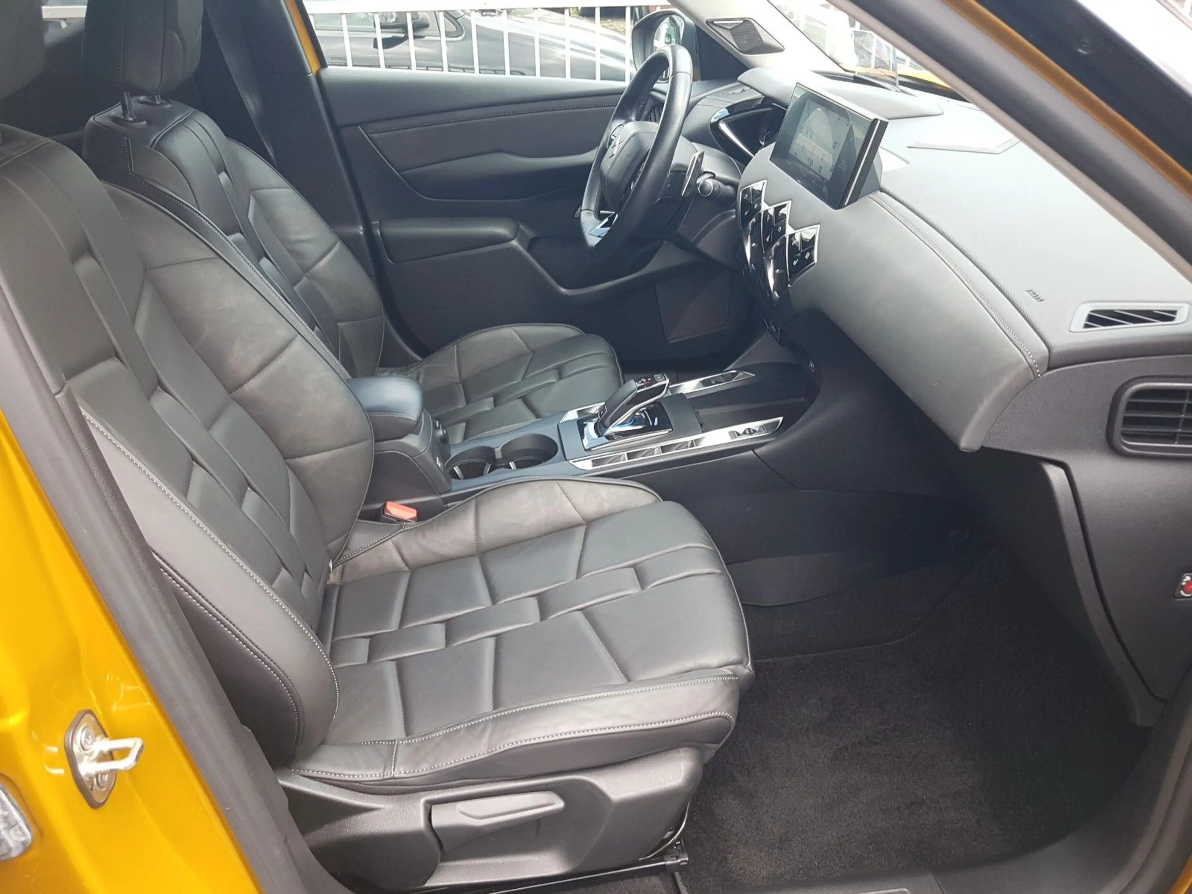 DS Automobiles DS 3 Crossback PureTech 155 So Chic Opera Autom. — photo 12