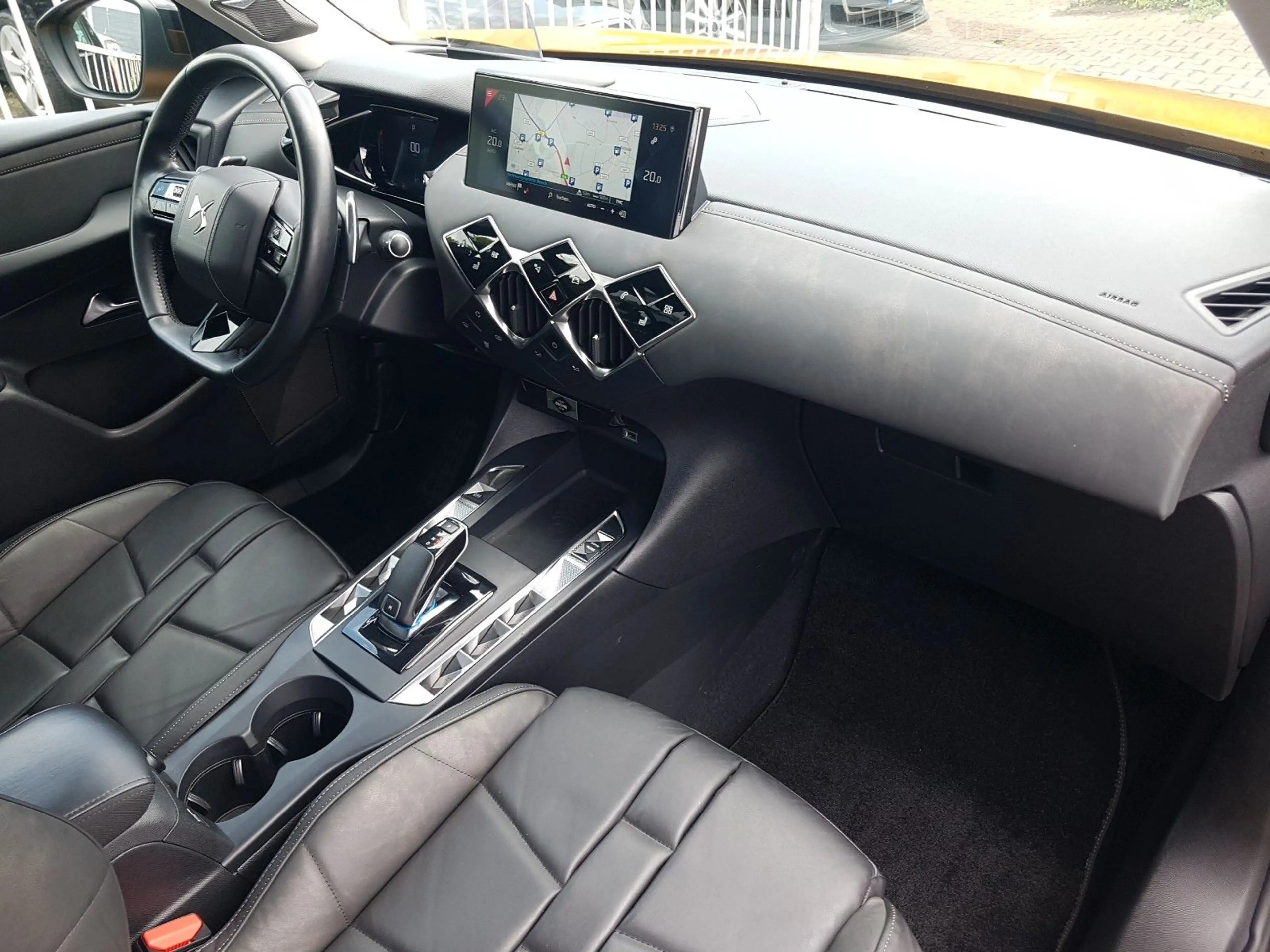 DS Automobiles DS 3 Crossback PureTech 155 So Chic Opera Autom. — photo 13