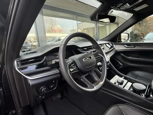 Jeep Grand Cherokee 2.0 PHEV 13,3kWh 380 PS 4xe Overland Ansicht 8