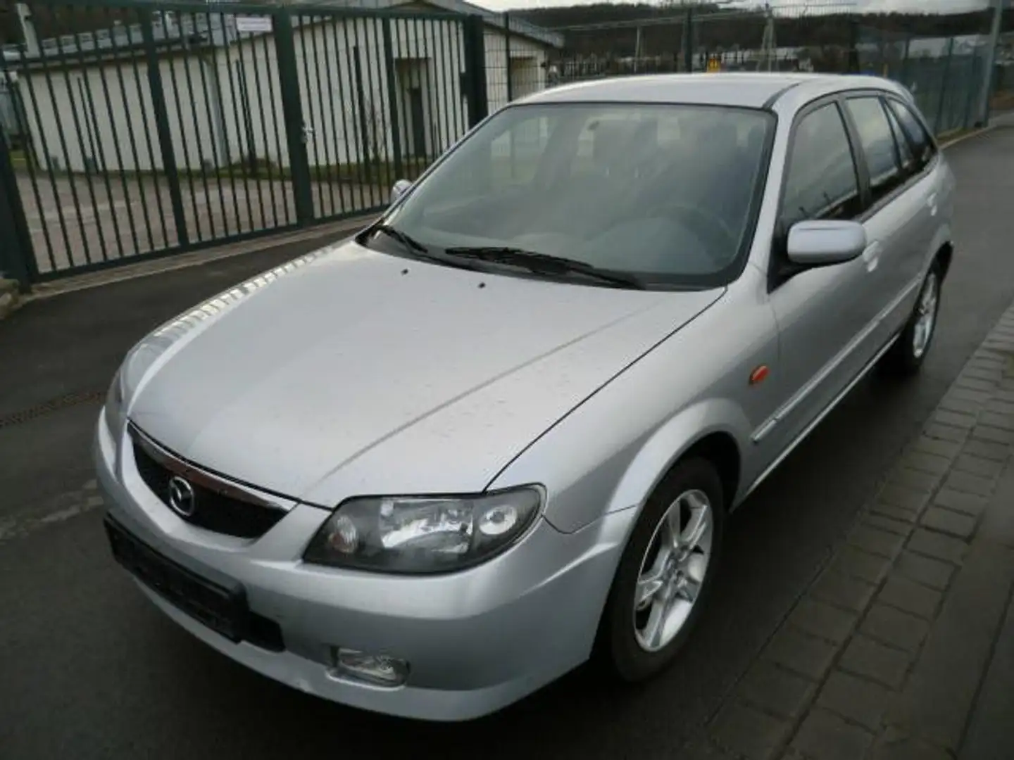 Mazda 323 F 1.6 Comfort / Klima / Euro 3 / Alus / 1.Hand Срібний - 1