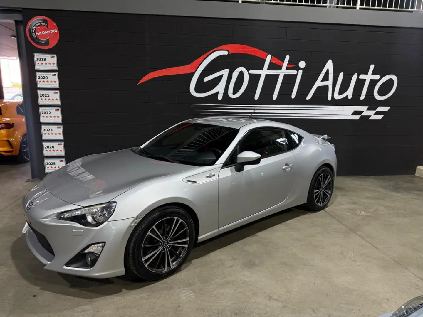 Toyota GT86 2.0 STERLING SILVER METALLIC MANUALE Grau - 2