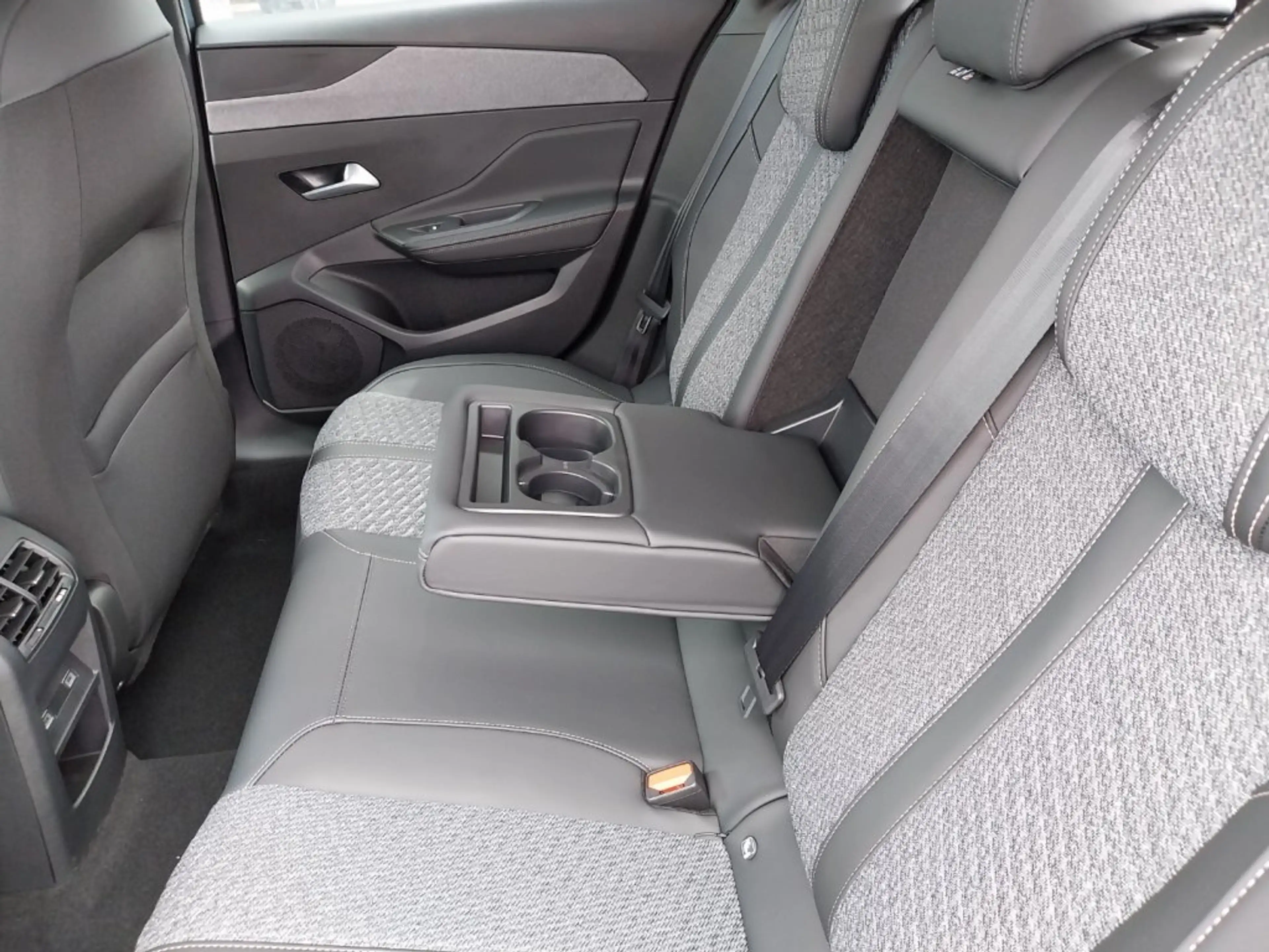 Peugeot 308 Neuer 308 SW ALLURE Hybrid 145 e-DCS6 — photo 22