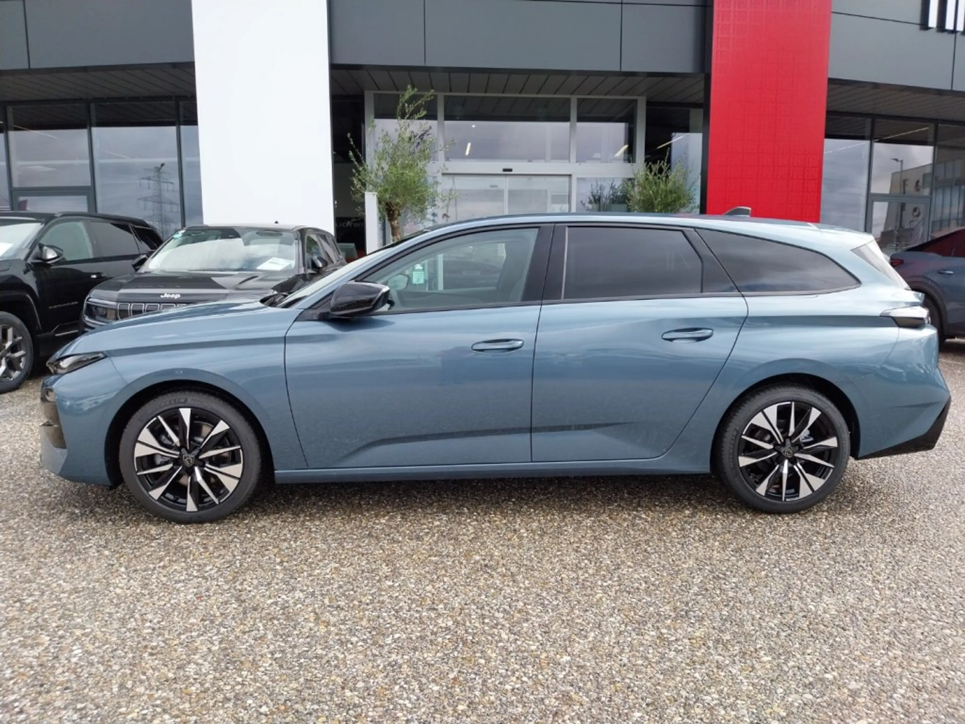 Peugeot 308 Neuer 308 SW ALLURE Hybrid 145 e-DCS6 — photo 3