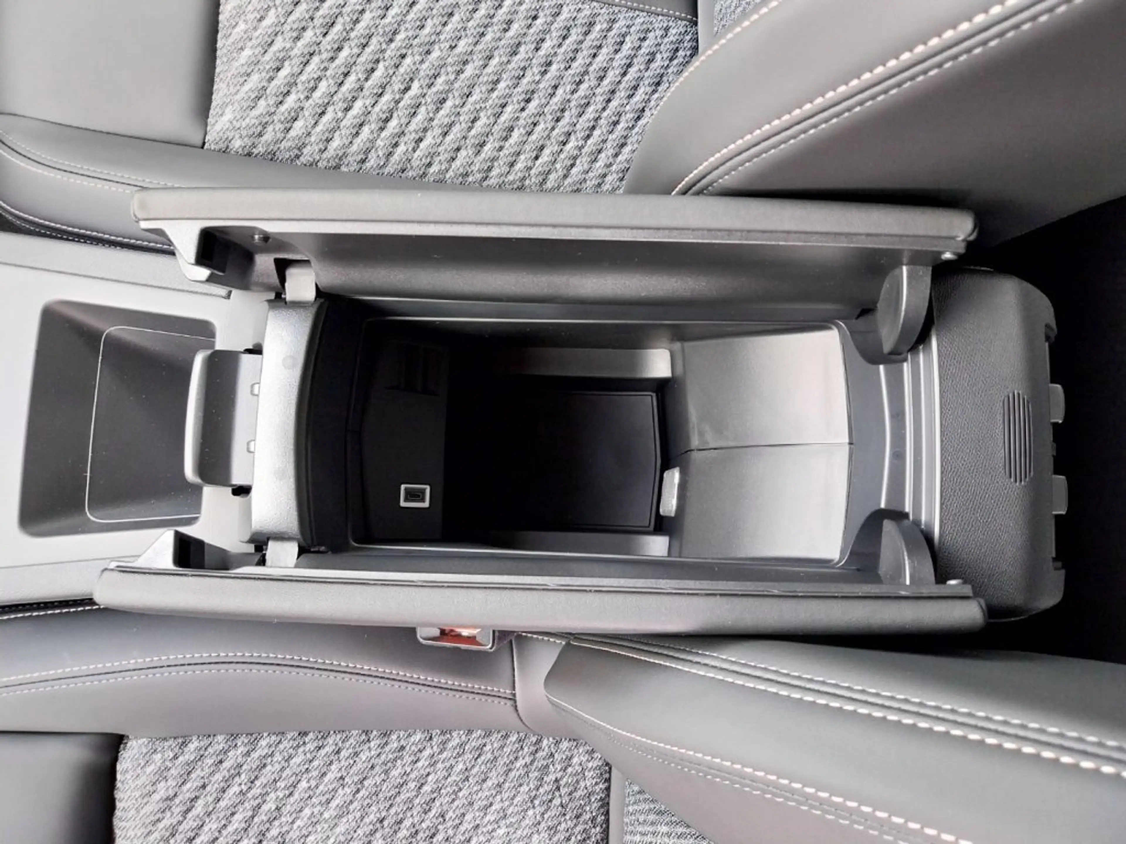Peugeot 308 Neuer 308 SW ALLURE Hybrid 145 e-DCS6 — photo 20