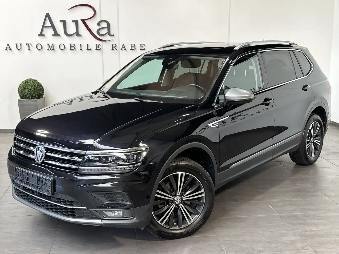 Volkswagen Tiguan Allspace Highline 4M NAV+LED+PANO+360°+VC Schwarz - 1