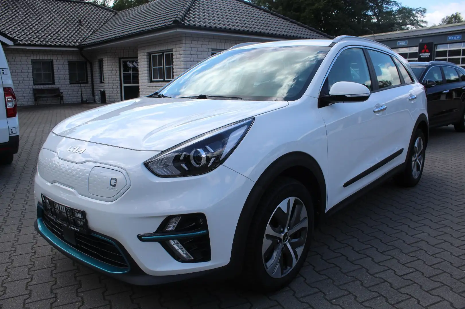 Kia Niro e-Niro Vision (On-Board-Lader 3-Phasen) Weiß - 1
