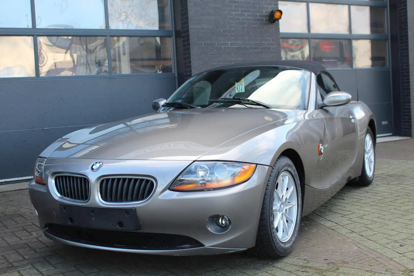 BMW Z4 Roadster 2.2i GOEDE AUTO!, Airco, Stoelverwarming Grau - 2