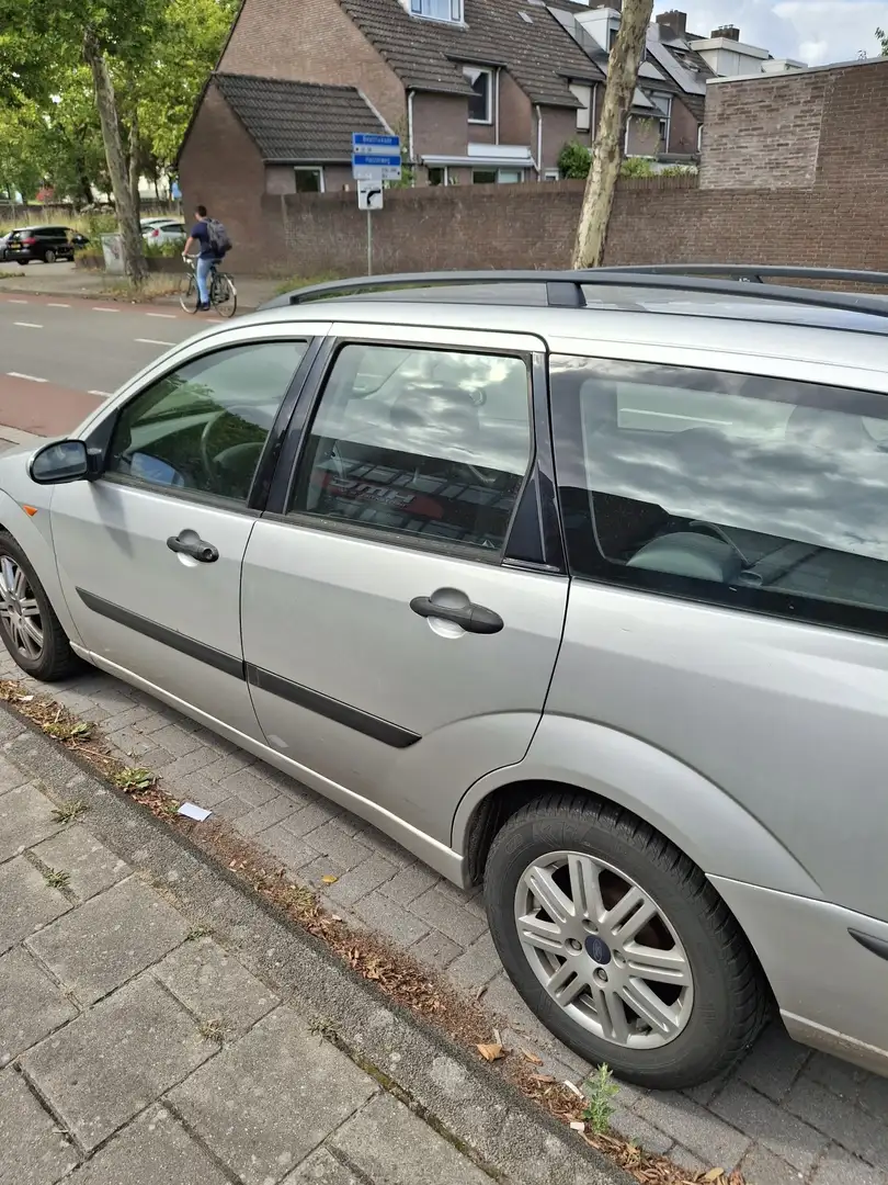 Ford Focus 1.6-16V Futura Grijs - 1