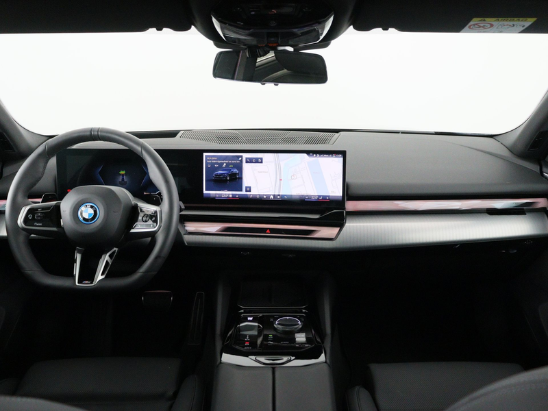 BMW 550 5 Serie 550e Touring xDrive — photo 14