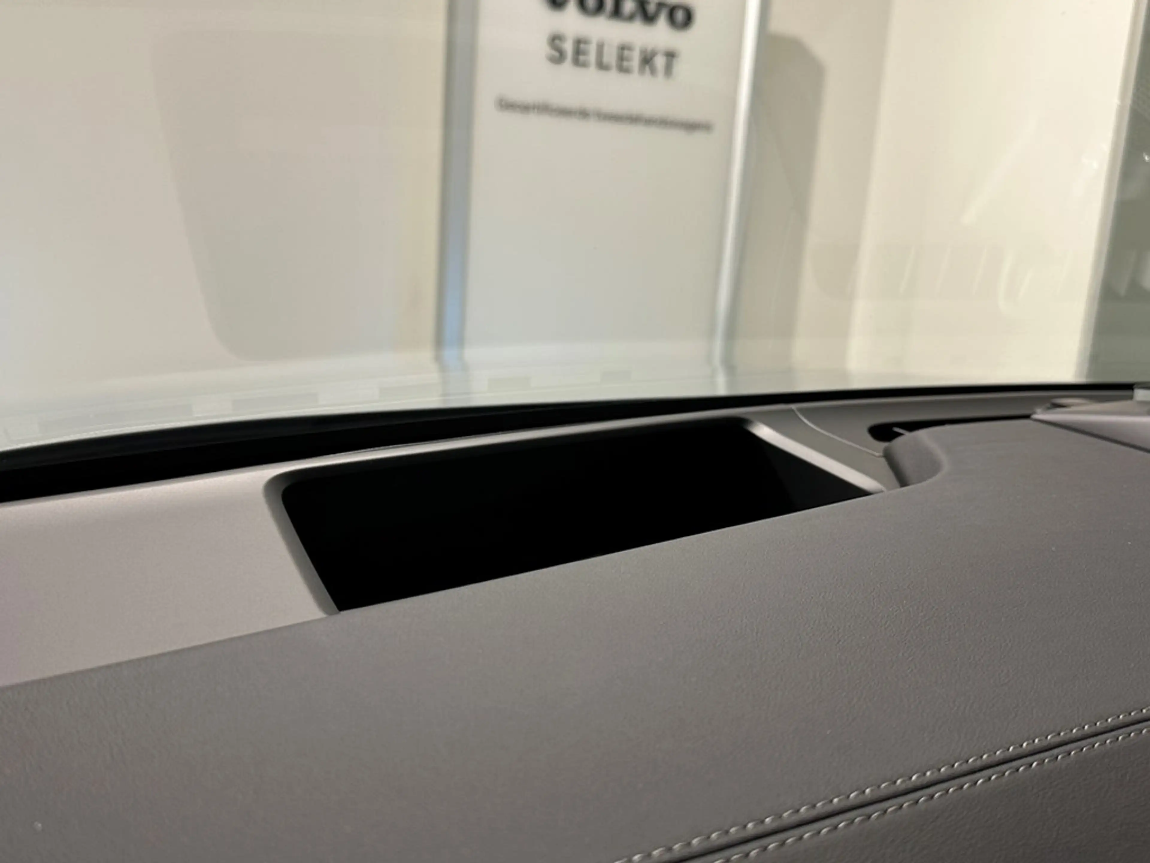 Volvo EX90 Ultra Twin Motor + LUCHTVERING/B&W — photo 9