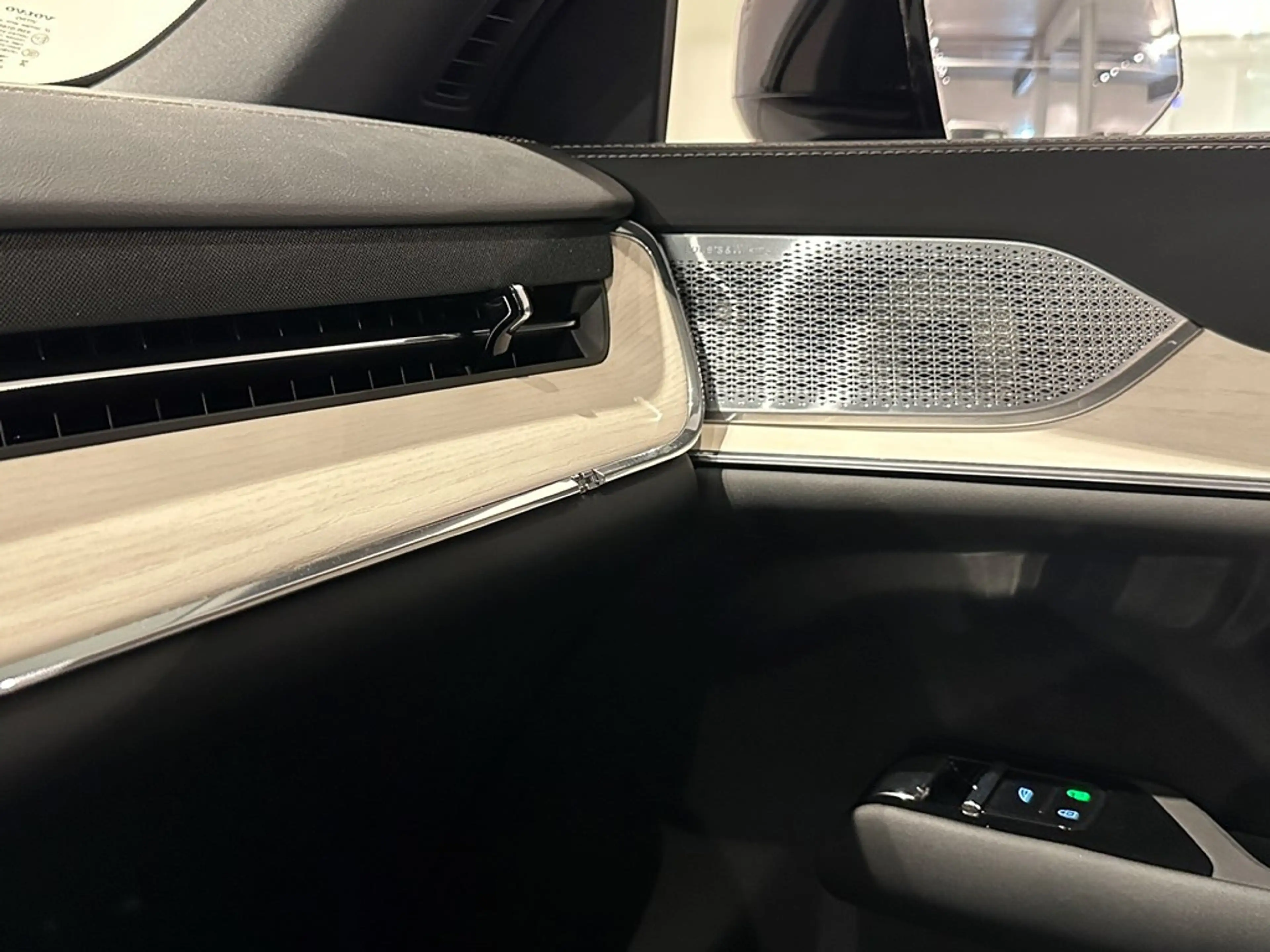 Volvo EX90 Ultra Twin Motor + LUCHTVERING/B&W — photo 8