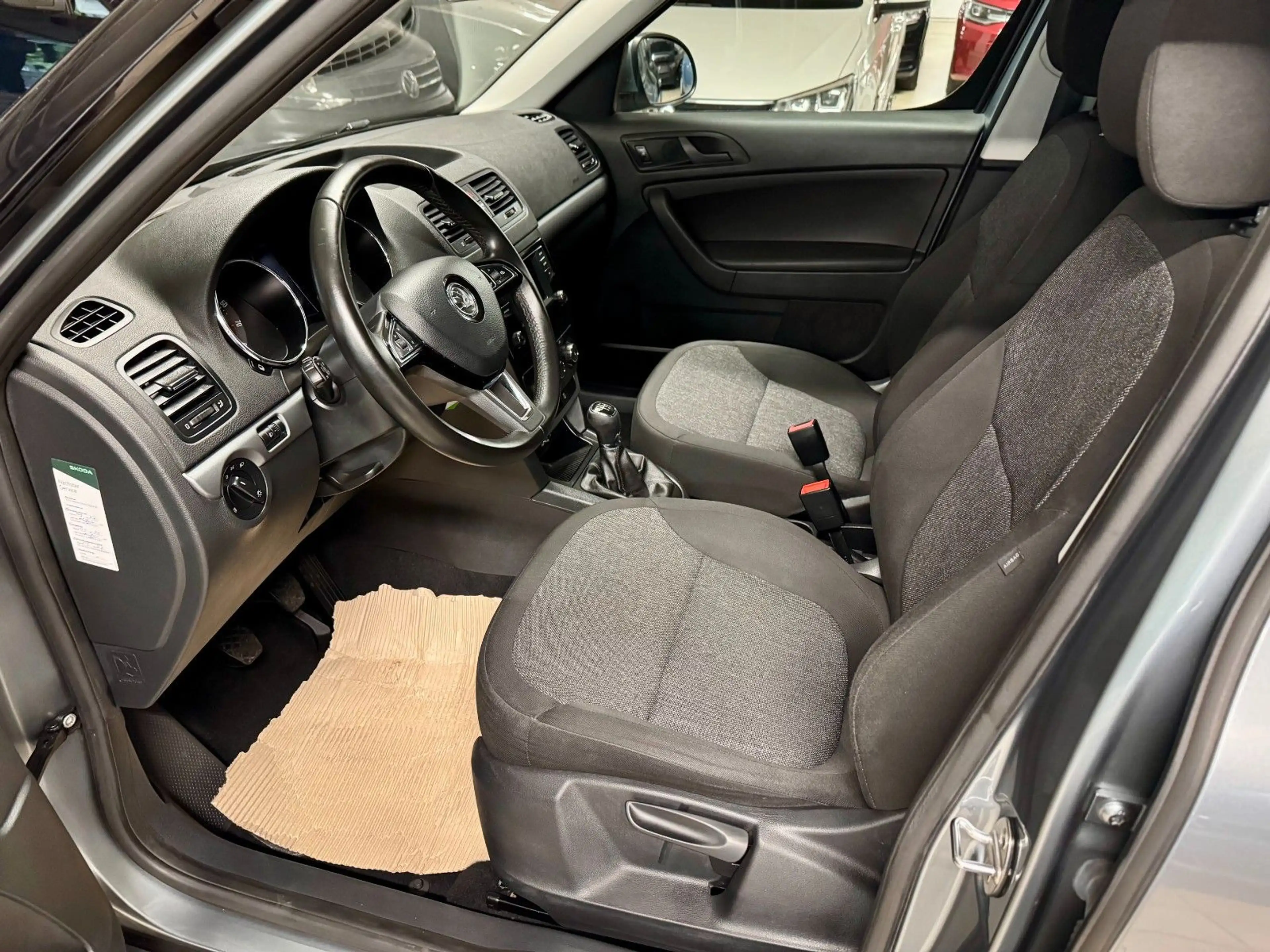 Skoda Yeti 1.2 TSI Cool Edition — photo 12