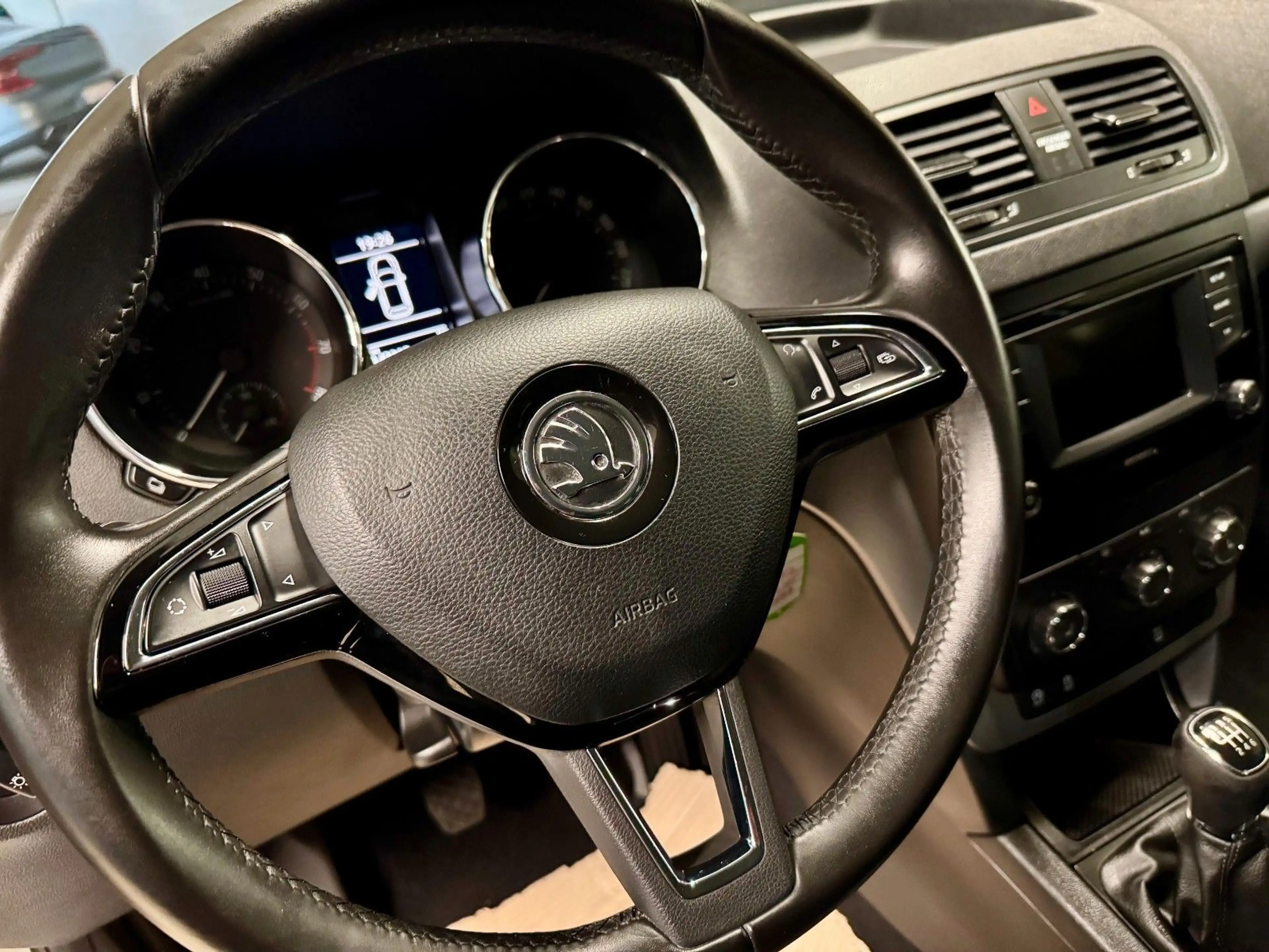 Skoda Yeti 1.2 TSI Cool Edition — photo 10