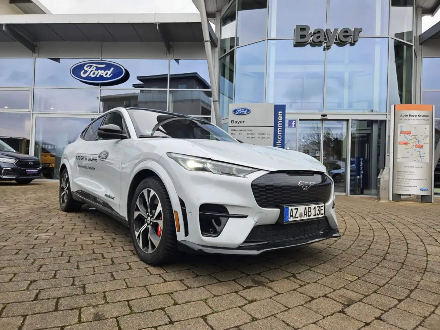 Ford Mustang Mach-E AWD GT Blanc - 1