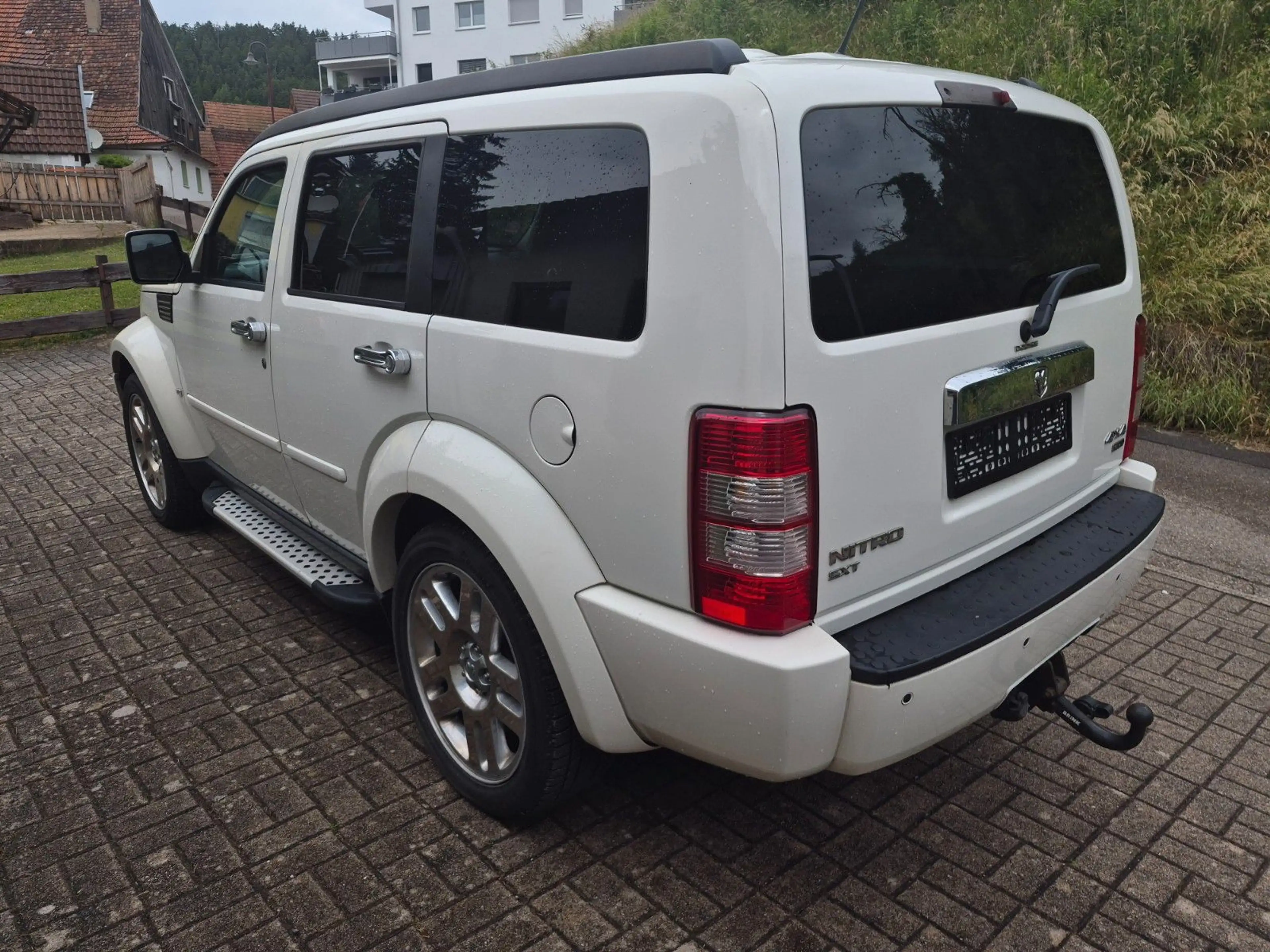 Dodge Nitro SXT — photo 3