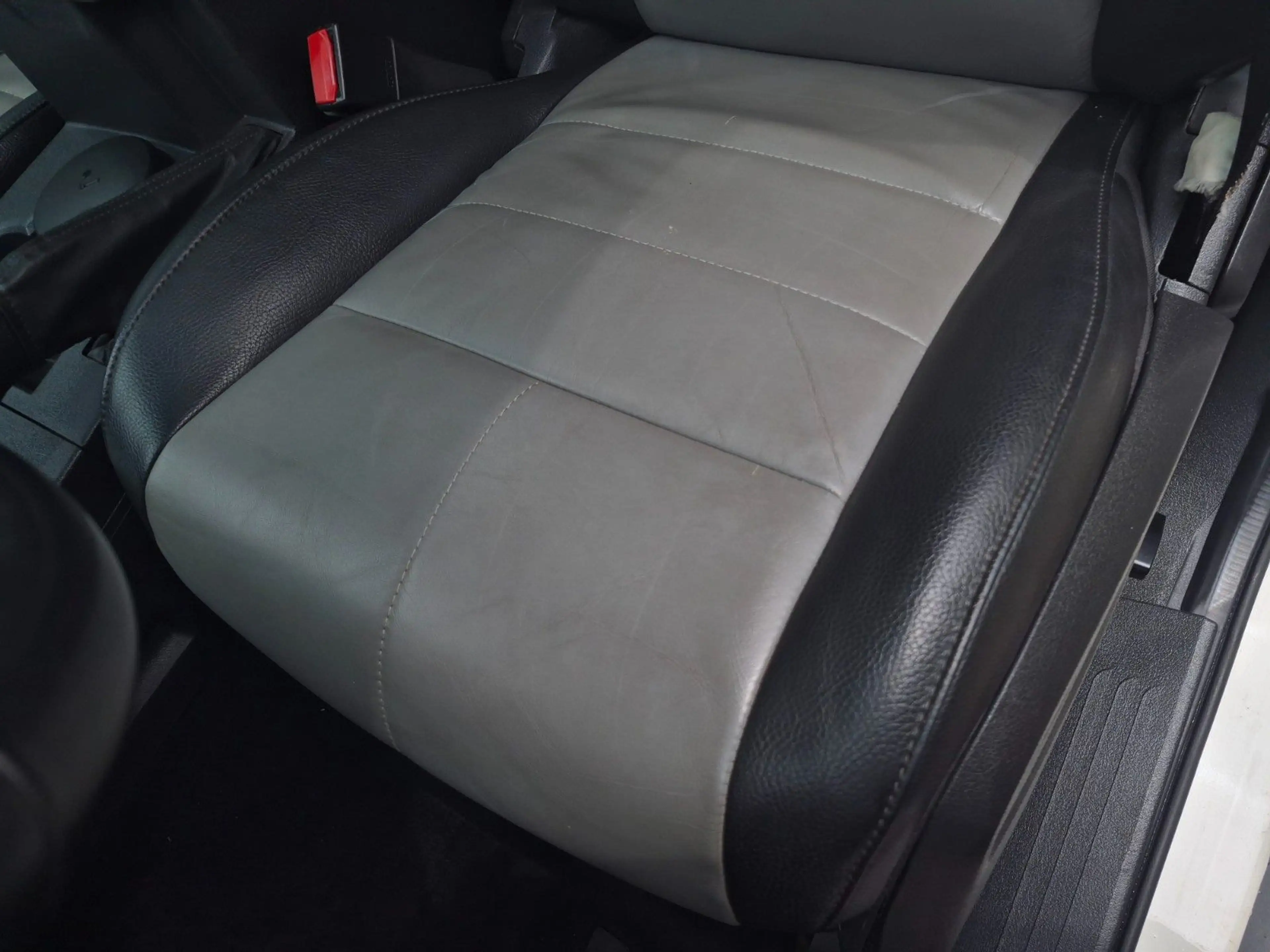 Dodge Nitro SXT — photo 7